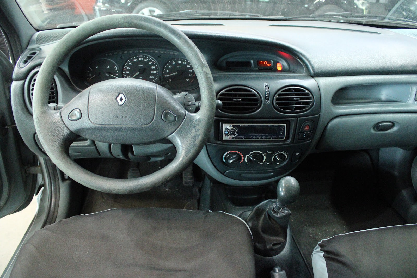 Foto 8 de RENAULT MEGANE 1997 en venta en CSV Motor VALDEFUENTES