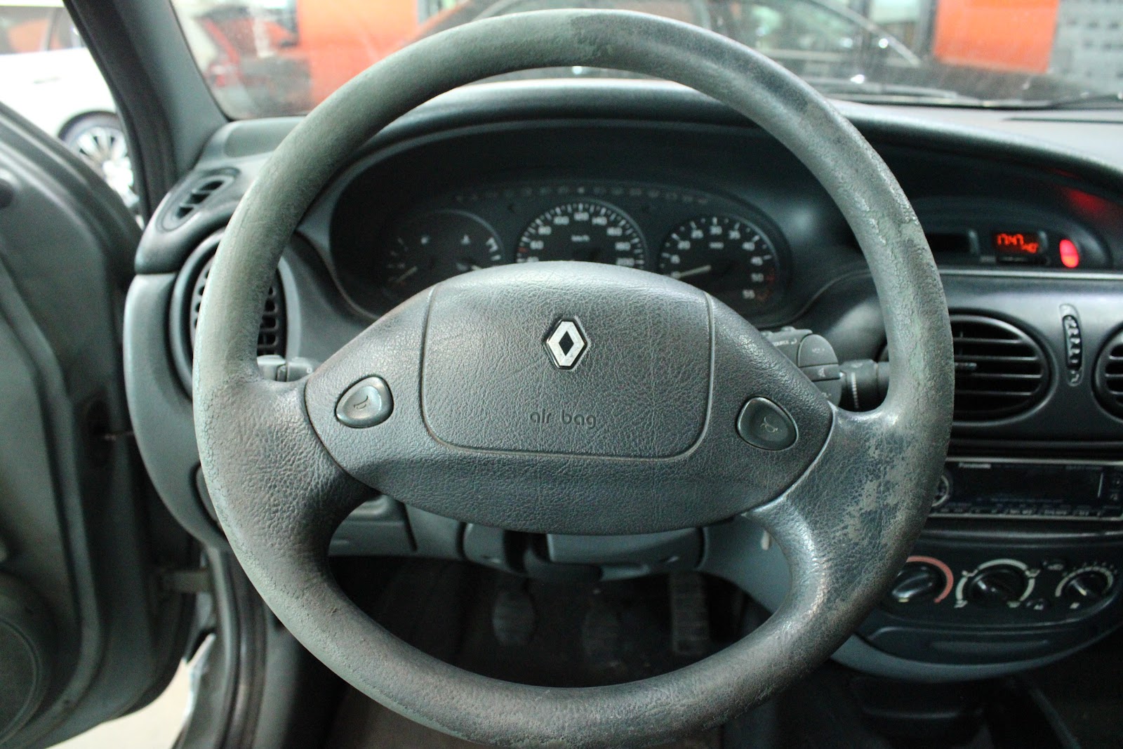 Foto 9 de RENAULT MEGANE 1997 en venta en CSV Motor VALDEFUENTES