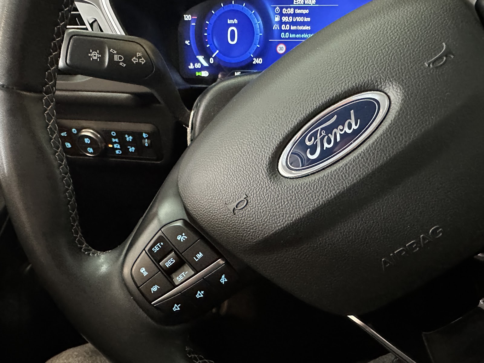 Foto 18 de FORD KUGA 2022 en venta en CSV Motor VALDEFUENTES