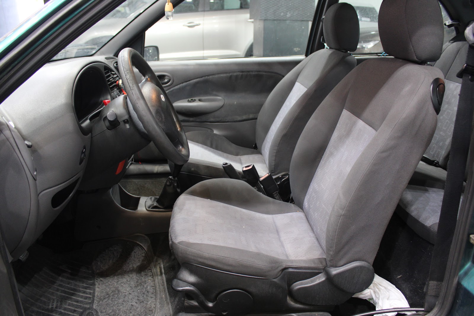 Foto 4 de FORD FIESTA 2000 en venta en CSV Motor VALDEFUENTES