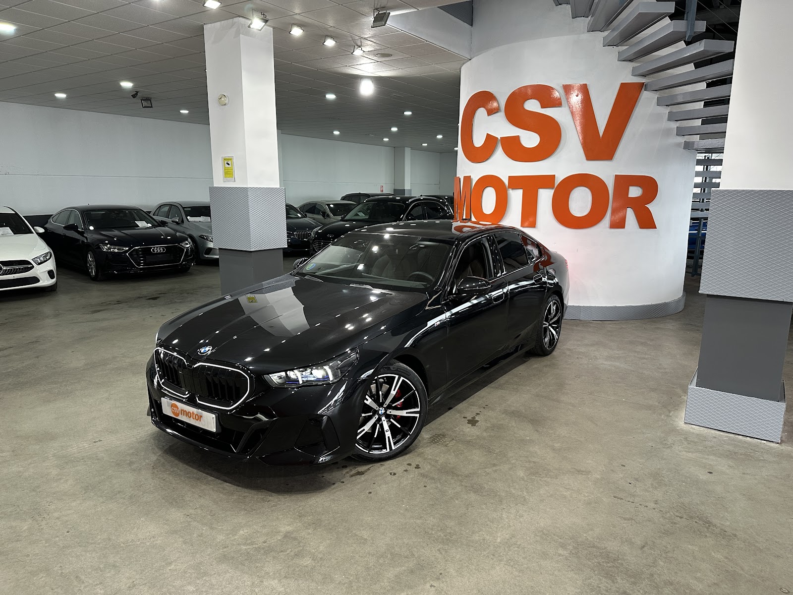 Foto 5 de BMW Serie 5 2024 en venta en CSV Motor VALDEFUENTES · color Negro