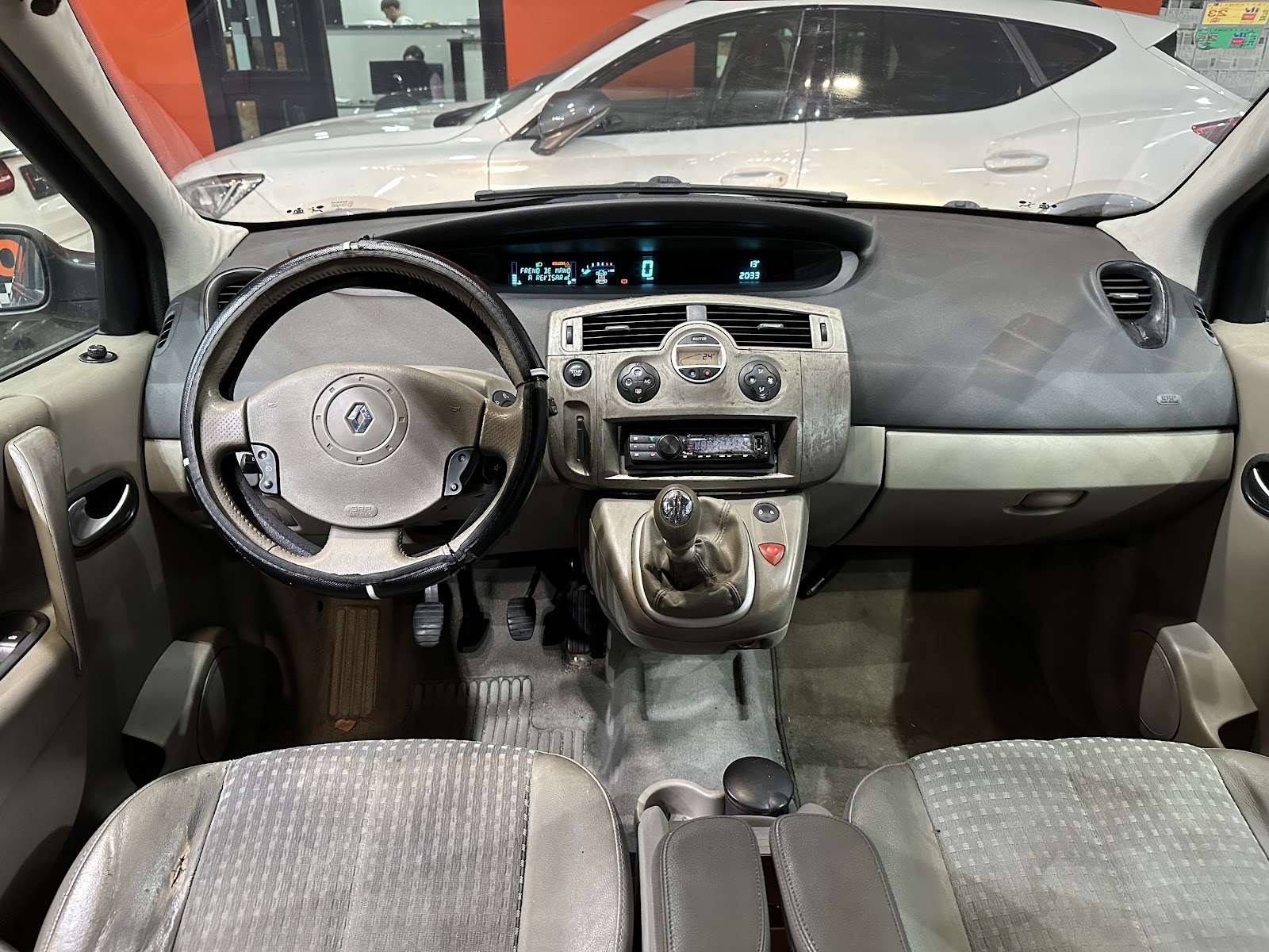 Foto 11 de RENAULT SCENIC 2004 en venta en CSV Motor VALDEFUENTES
