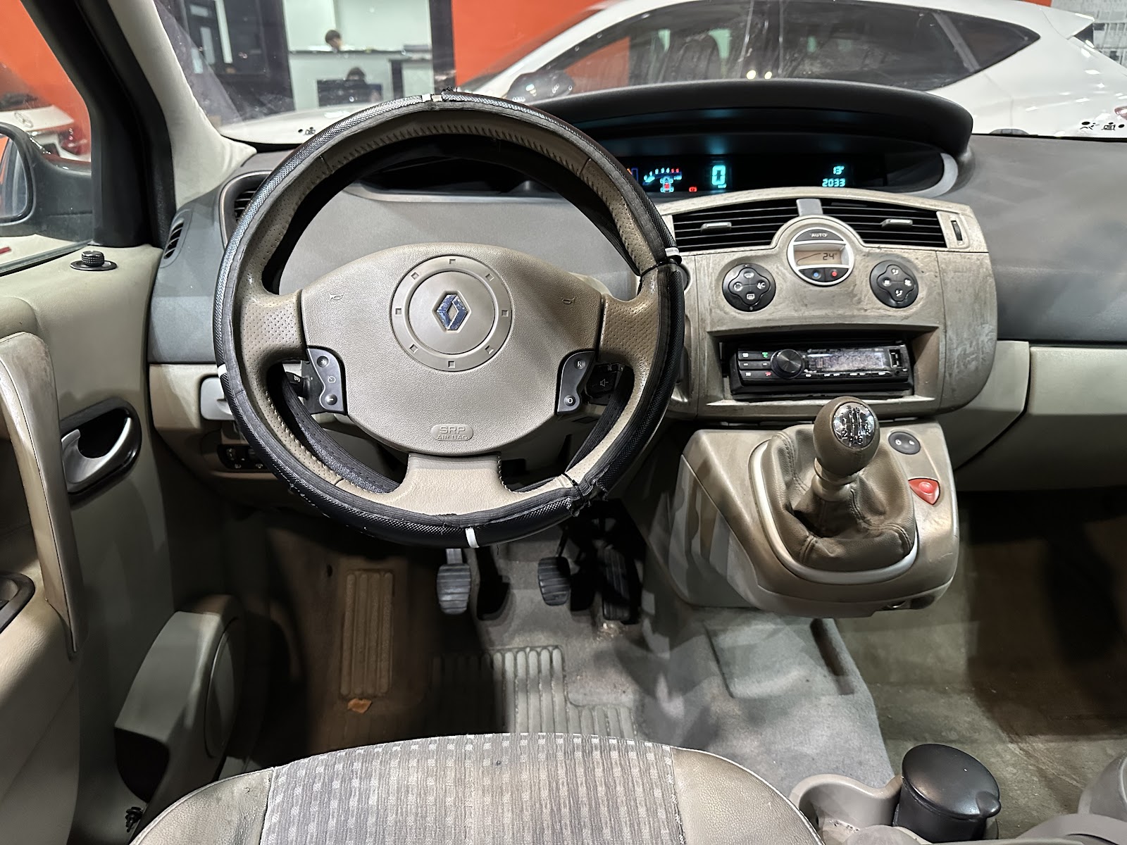 Foto 12 de RENAULT SCENIC 2004 en venta en CSV Motor VALDEFUENTES