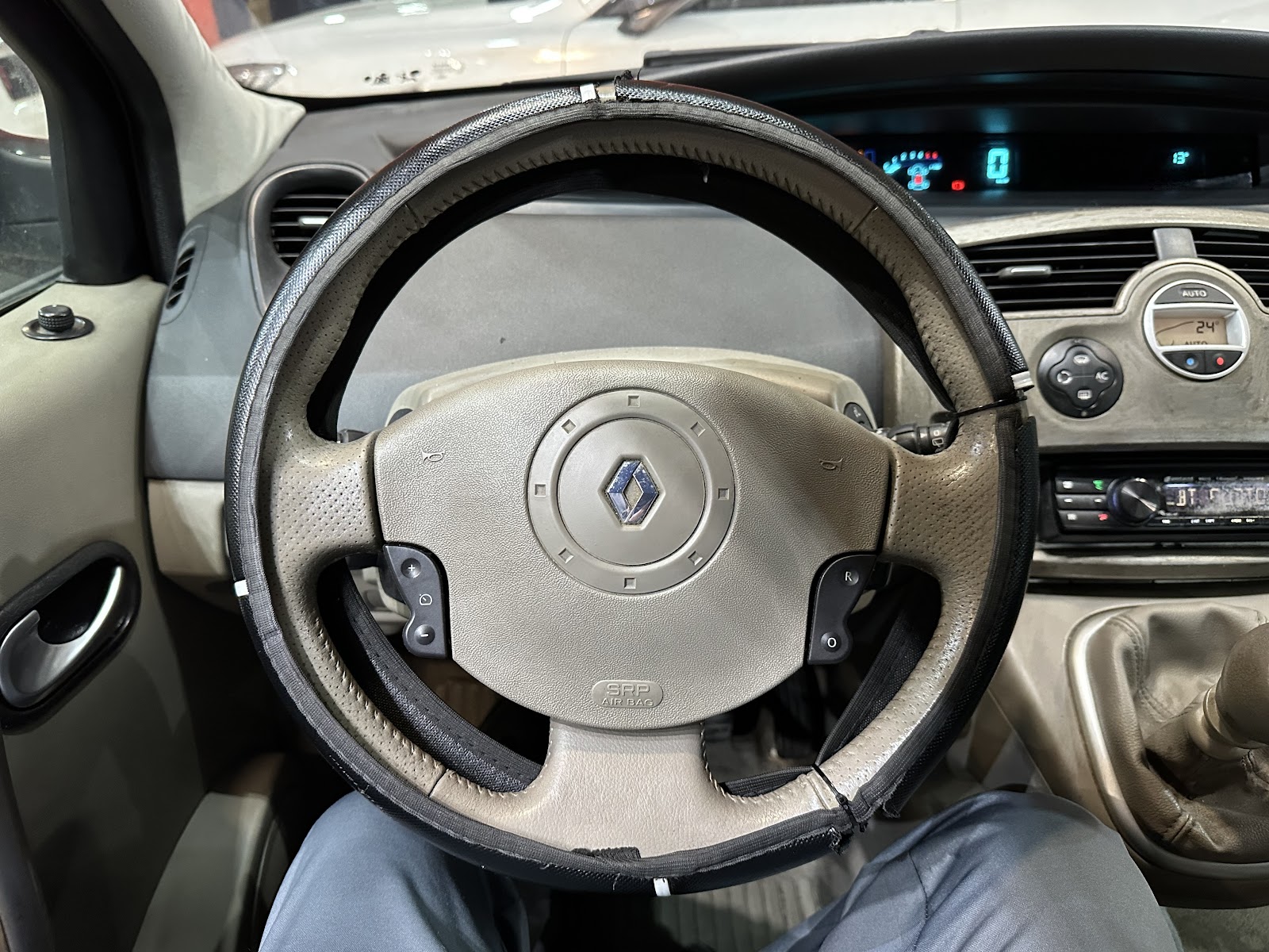 Foto 15 de RENAULT SCENIC 2004 en venta en CSV Motor VALDEFUENTES