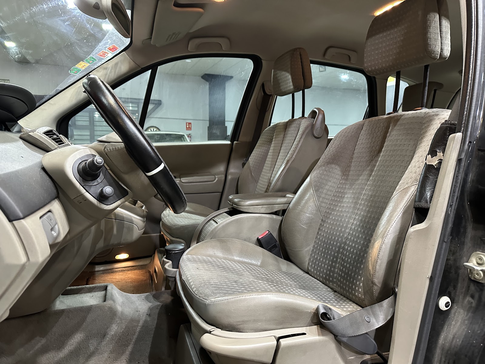 Foto 10 de RENAULT SCENIC 2004 en venta en CSV Motor VALDEFUENTES