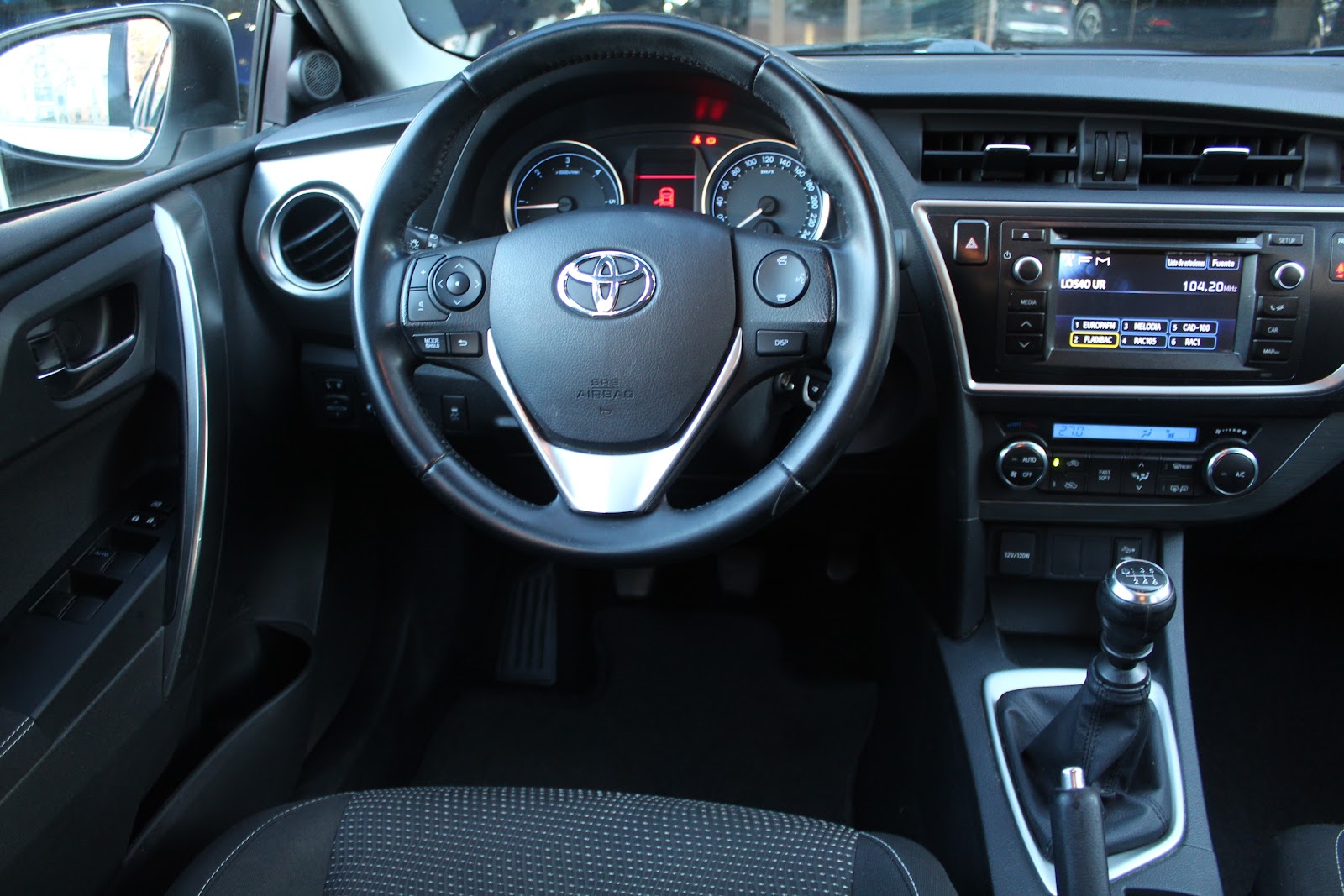 Foto 11 de TOYOTA AURIS 2014 en venta en CSV Motor VALDEFUENTES
