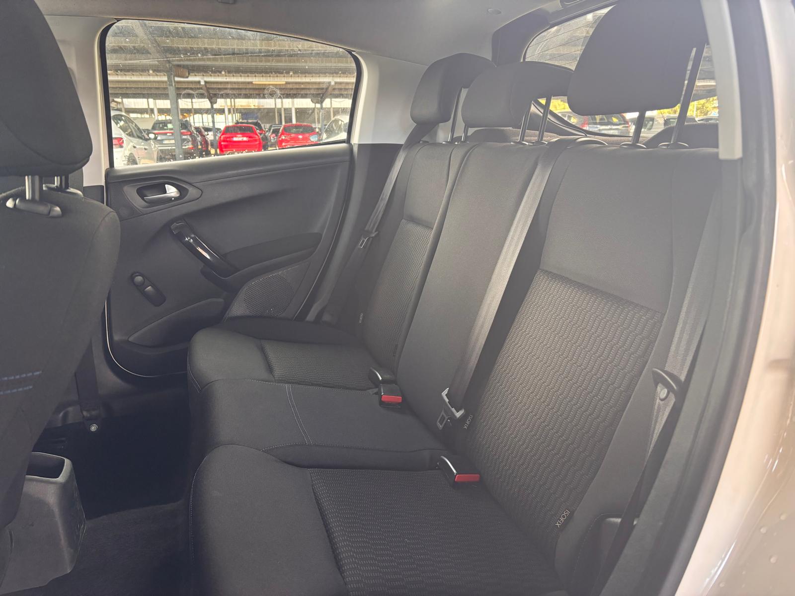 Foto 9 de PEUGEOT 208 2018 en venta en CSV Motor VALDEFUENTES