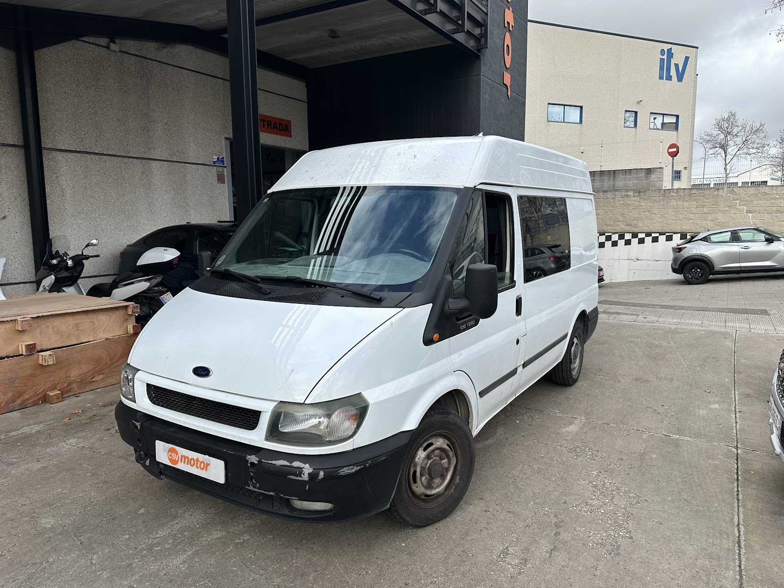 Foto 10 de Ford Transit 2006 en venta en CSV Motor VALDEFUENTES · color Blanco
