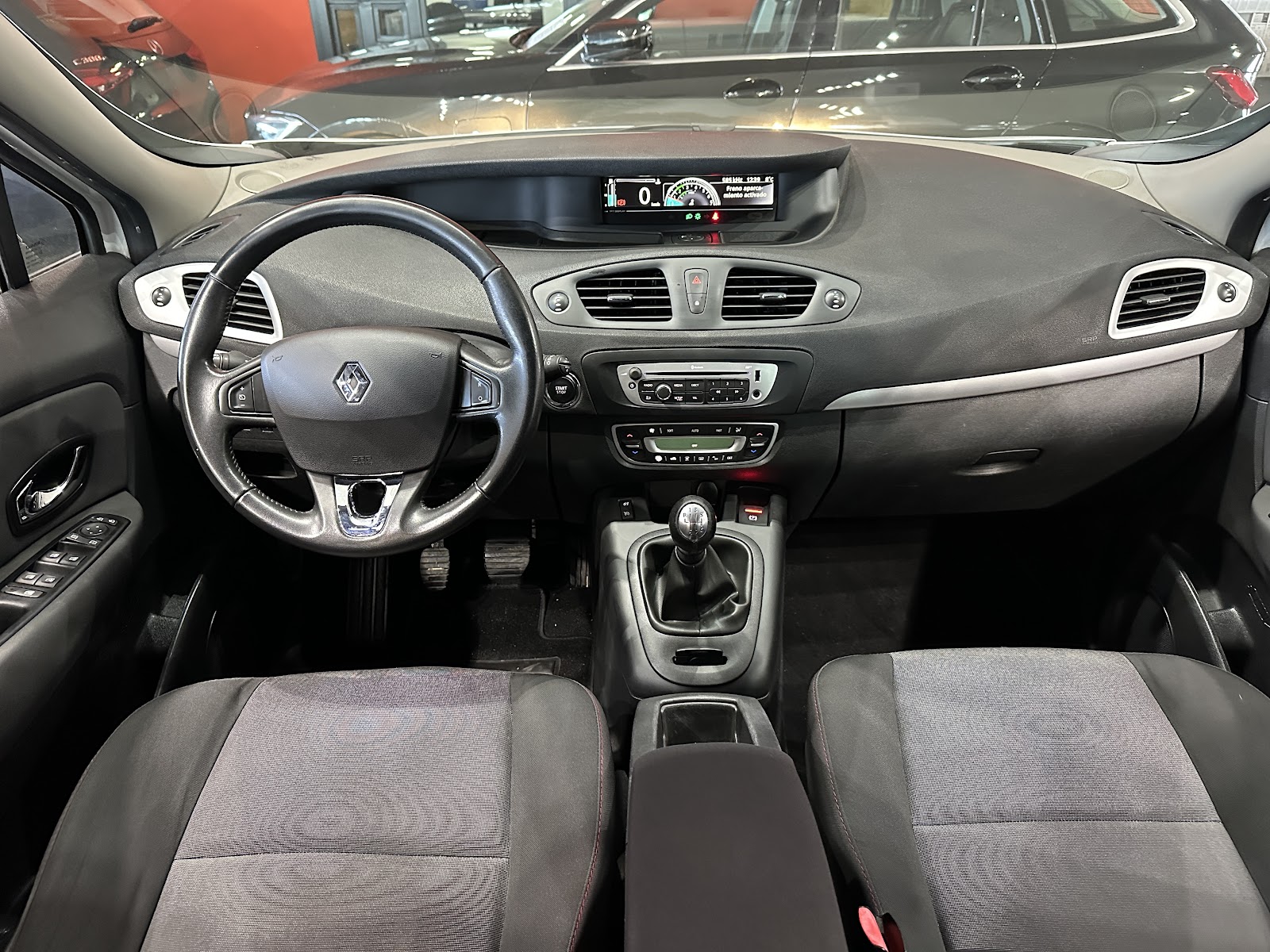 Foto 11 de RENAULT GRAND SCENIC 2014 en venta en CSV Motor VALDEFUENTES