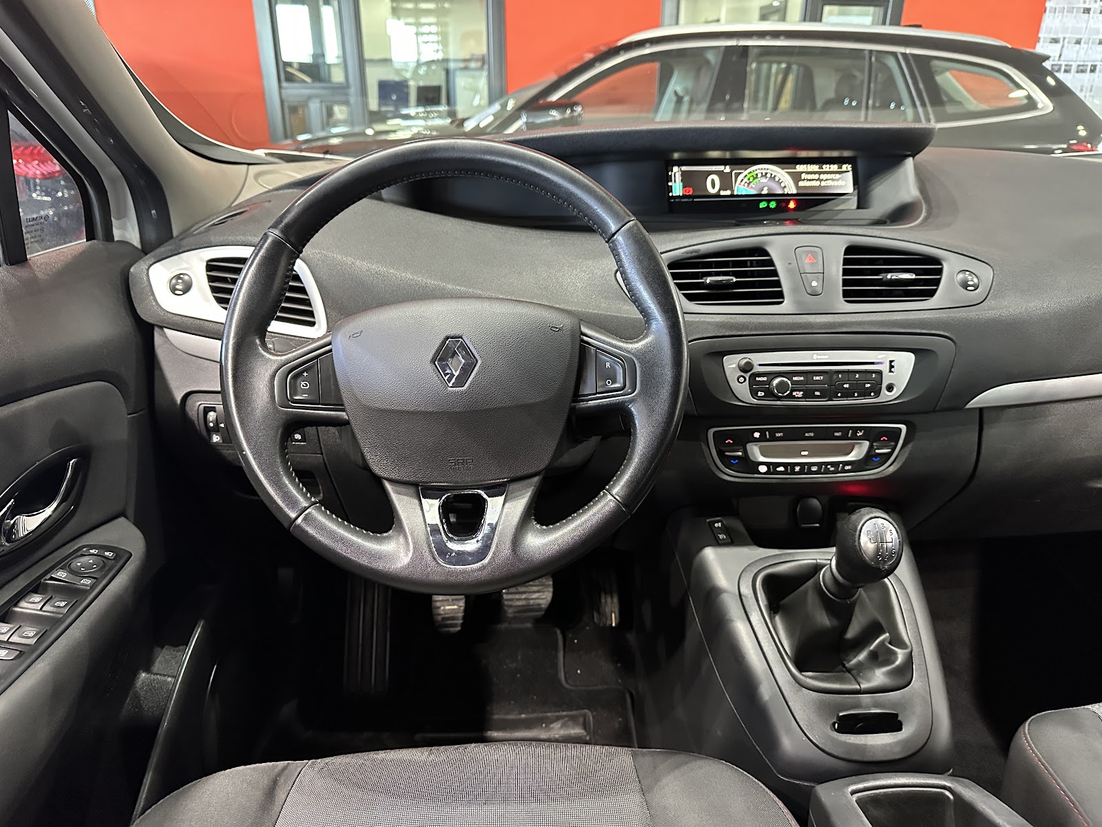Foto 12 de RENAULT GRAND SCENIC 2014 en venta en CSV Motor VALDEFUENTES