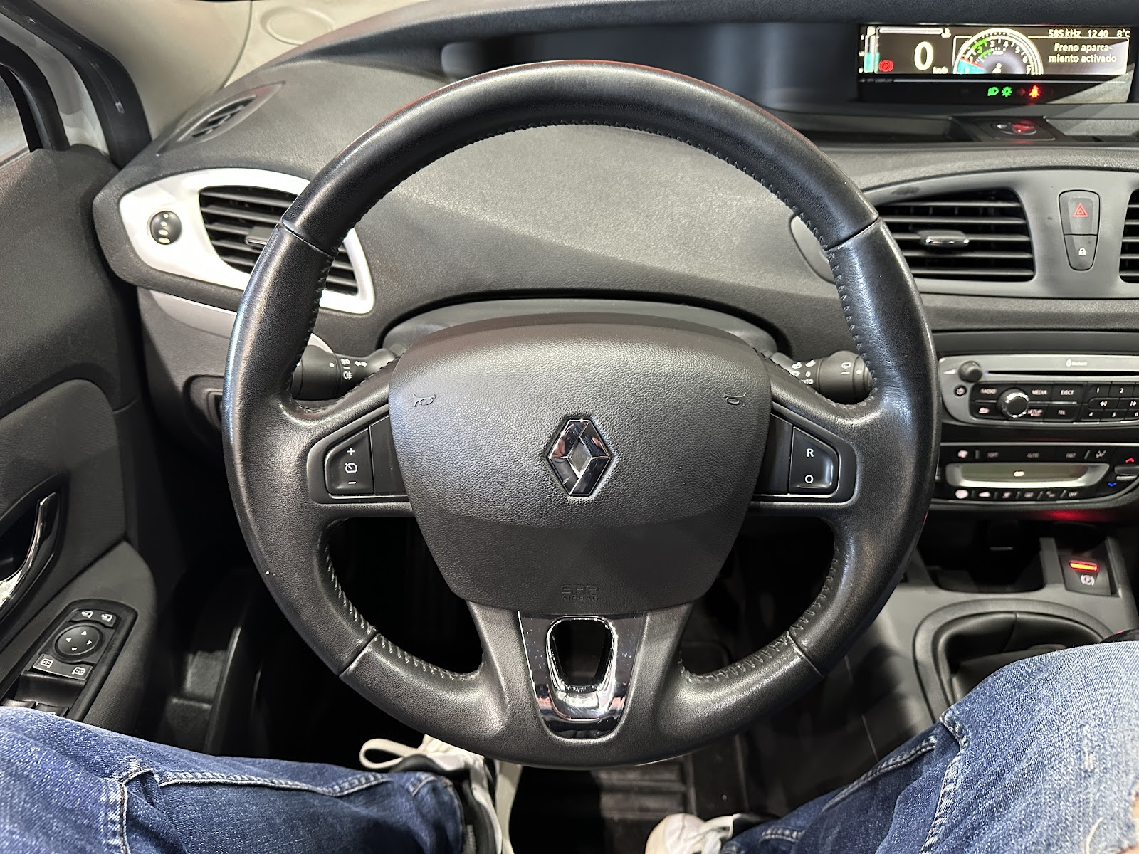 Foto 15 de RENAULT GRAND SCENIC 2014 en venta en CSV Motor VALDEFUENTES
