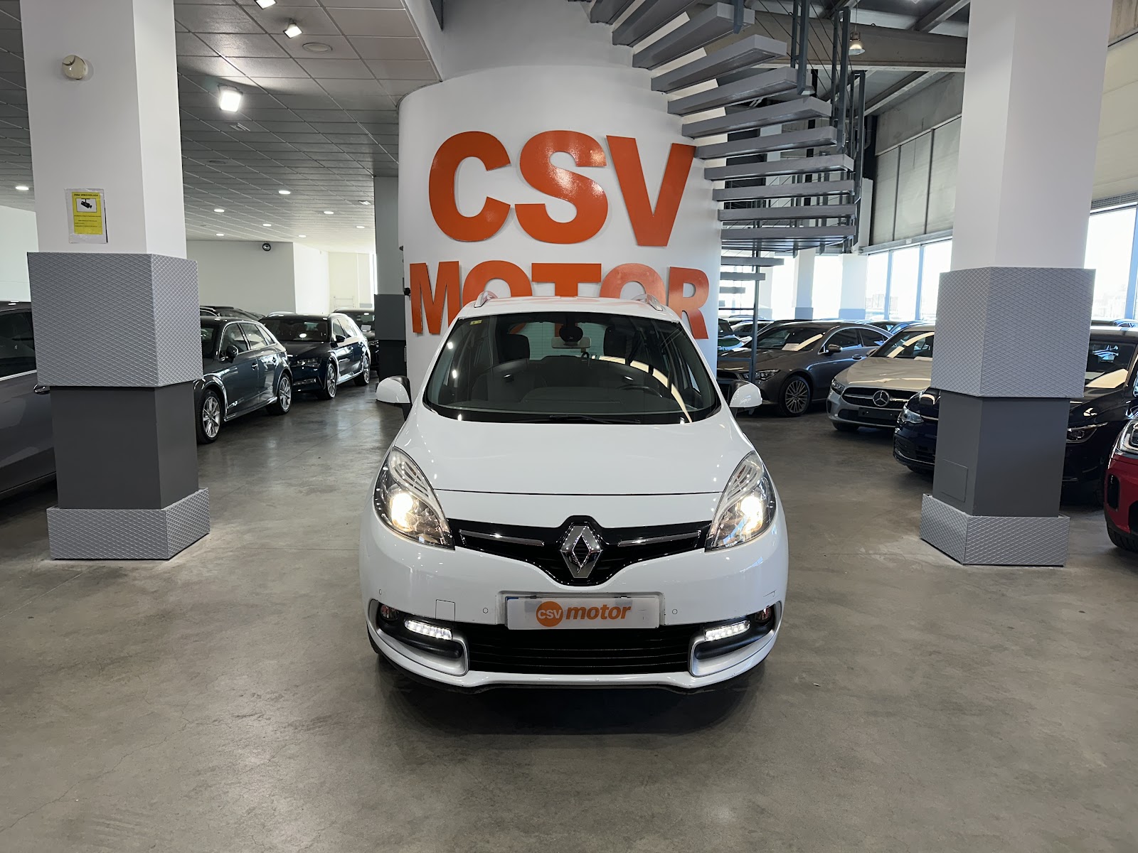 Foto 3 de RENAULT GRAND SCENIC 2014 en venta en CSV Motor VALDEFUENTES