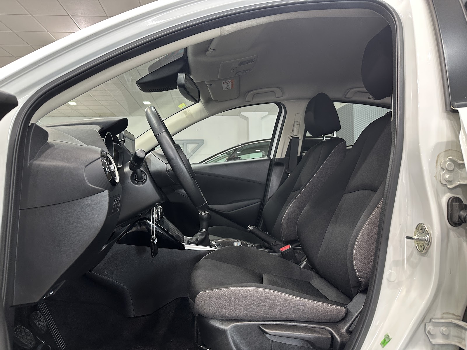 Foto 8 de MAZDA 2 2023 en venta en CSV Motor VALDEFUENTES