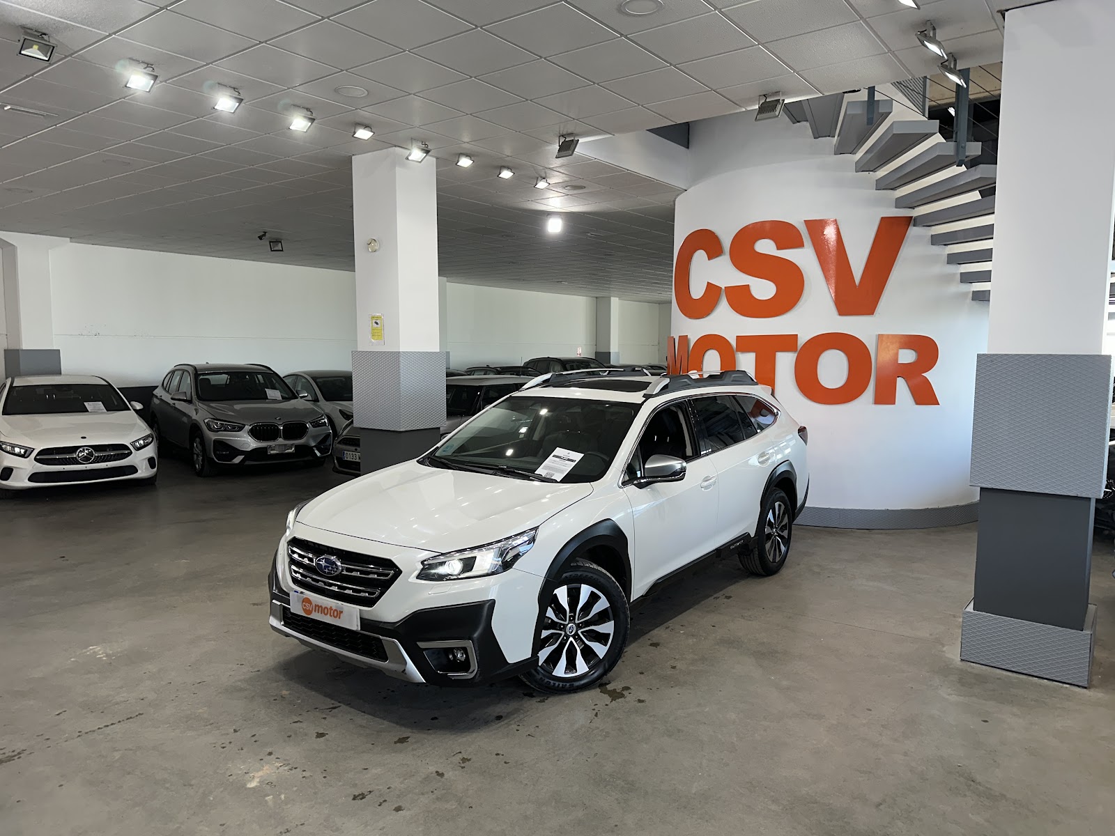 Foto 3 de Subaru Outback 2023 en venta en CSV Motor VALDEFUENTES · color Blanco
