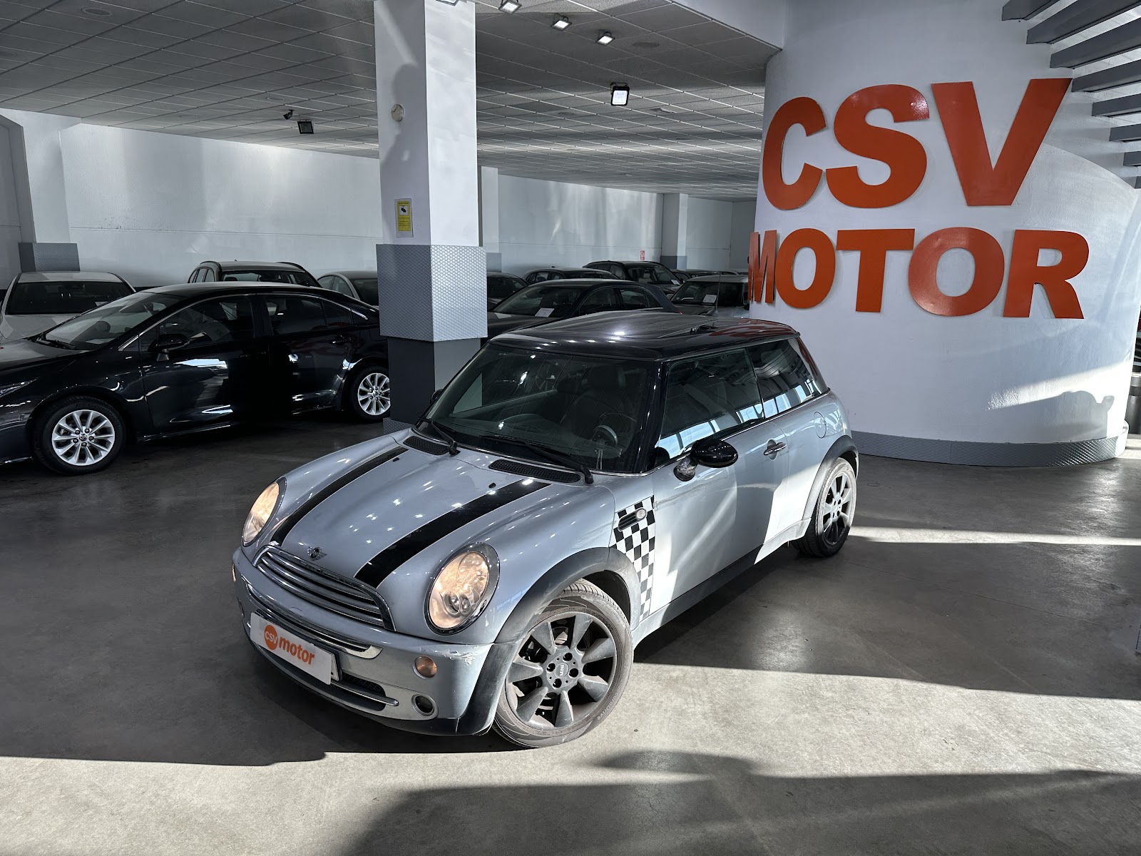 Foto 4 de MINI Cooper 2005 en venta en CSV Motor VALDEFUENTES · color Gris