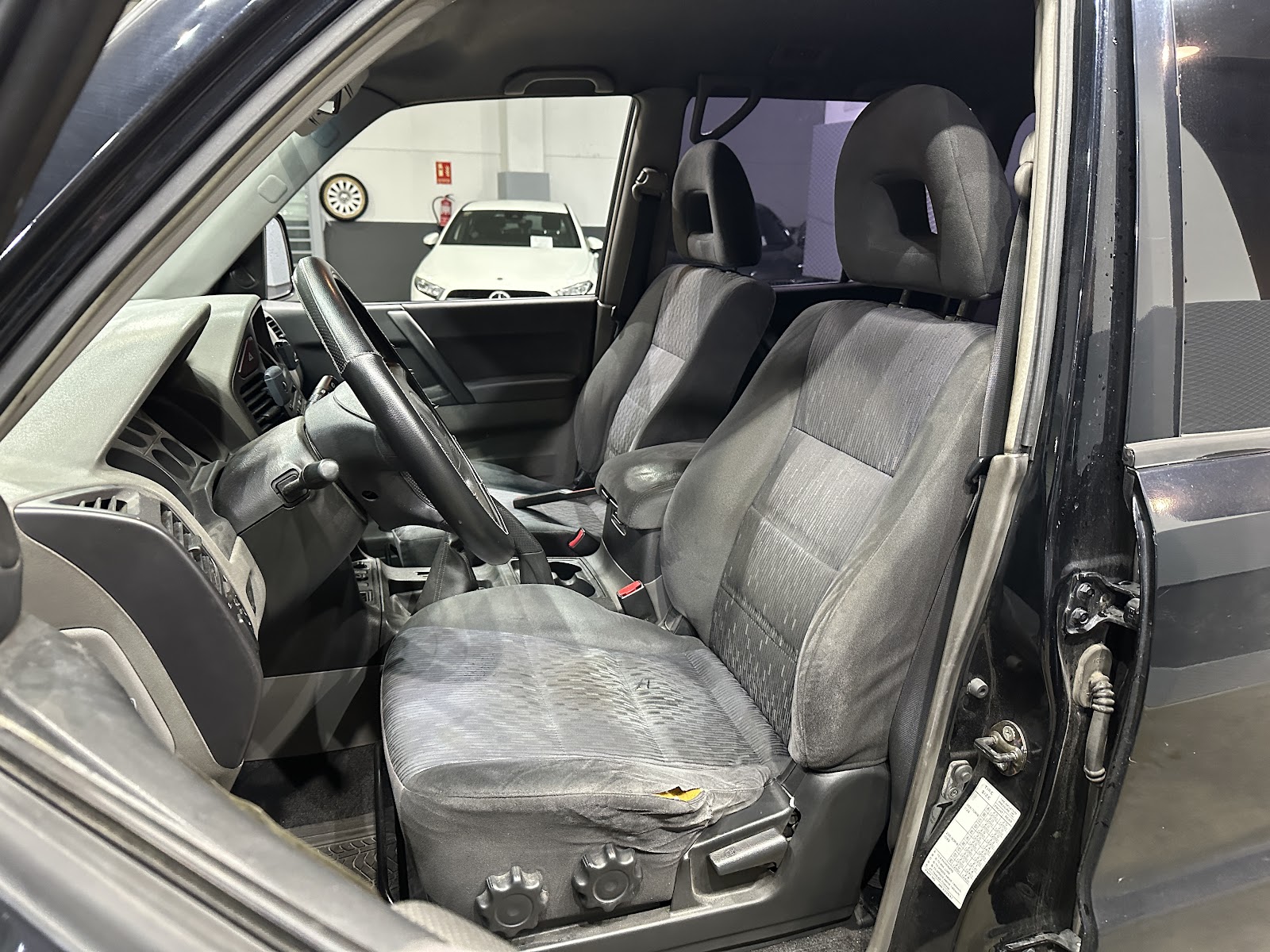 Foto 9 de MITSUBISHI MONTERO LARGO 3,2 DID 165CV 2005 en venta en CSV Motor VALDEFUENTES