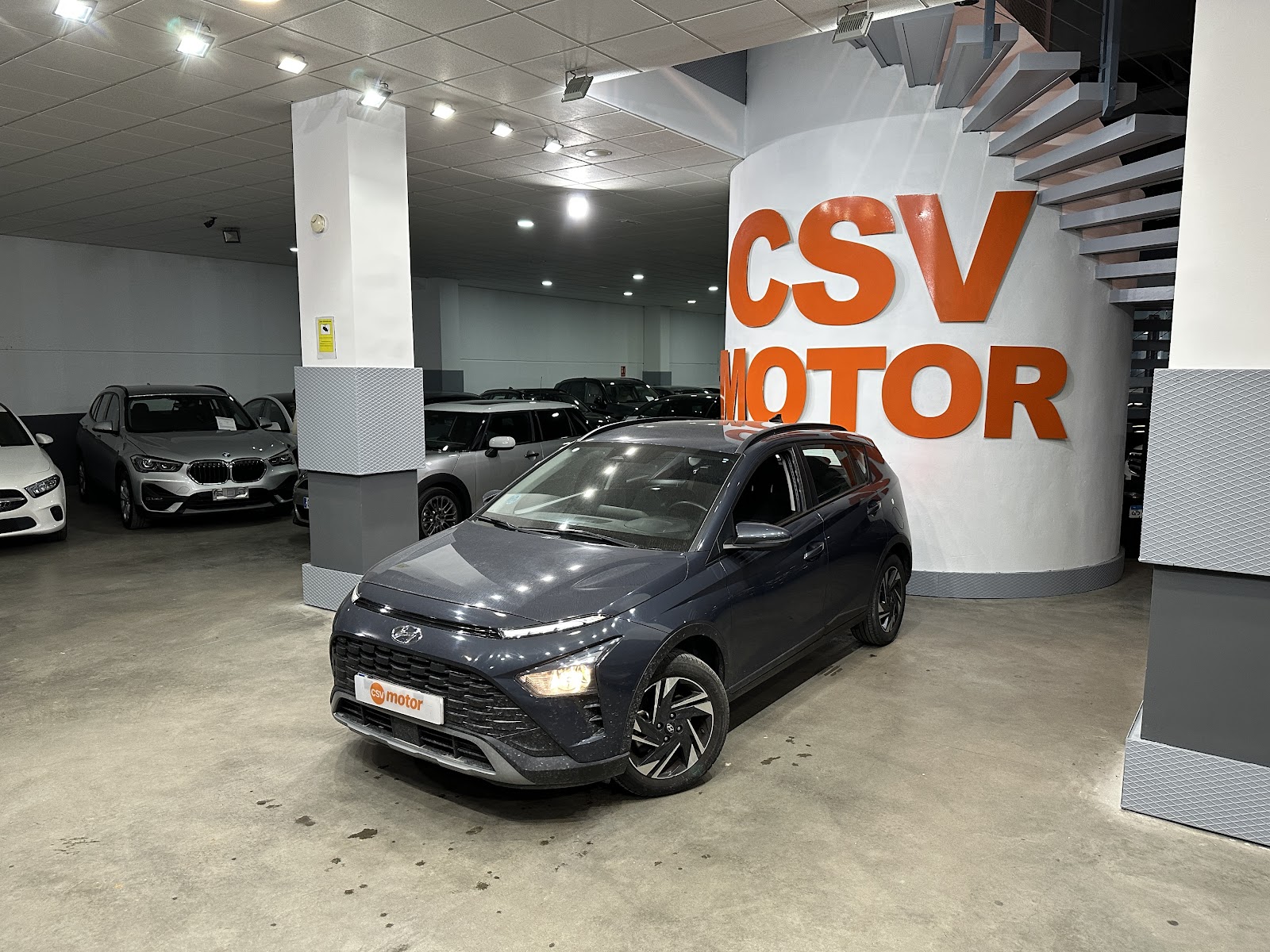Foto 2 de Hyundai Bayon 2023 en venta en CSV Motor SEVILLA · color Gris Metalizado