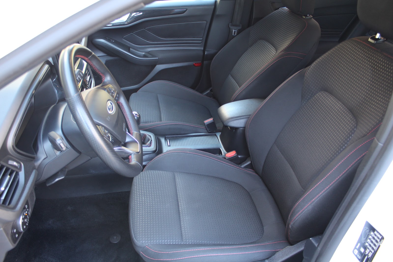 Foto 8 de FORD FOCUS 2023 en venta en CSV Motor VALDEFUENTES