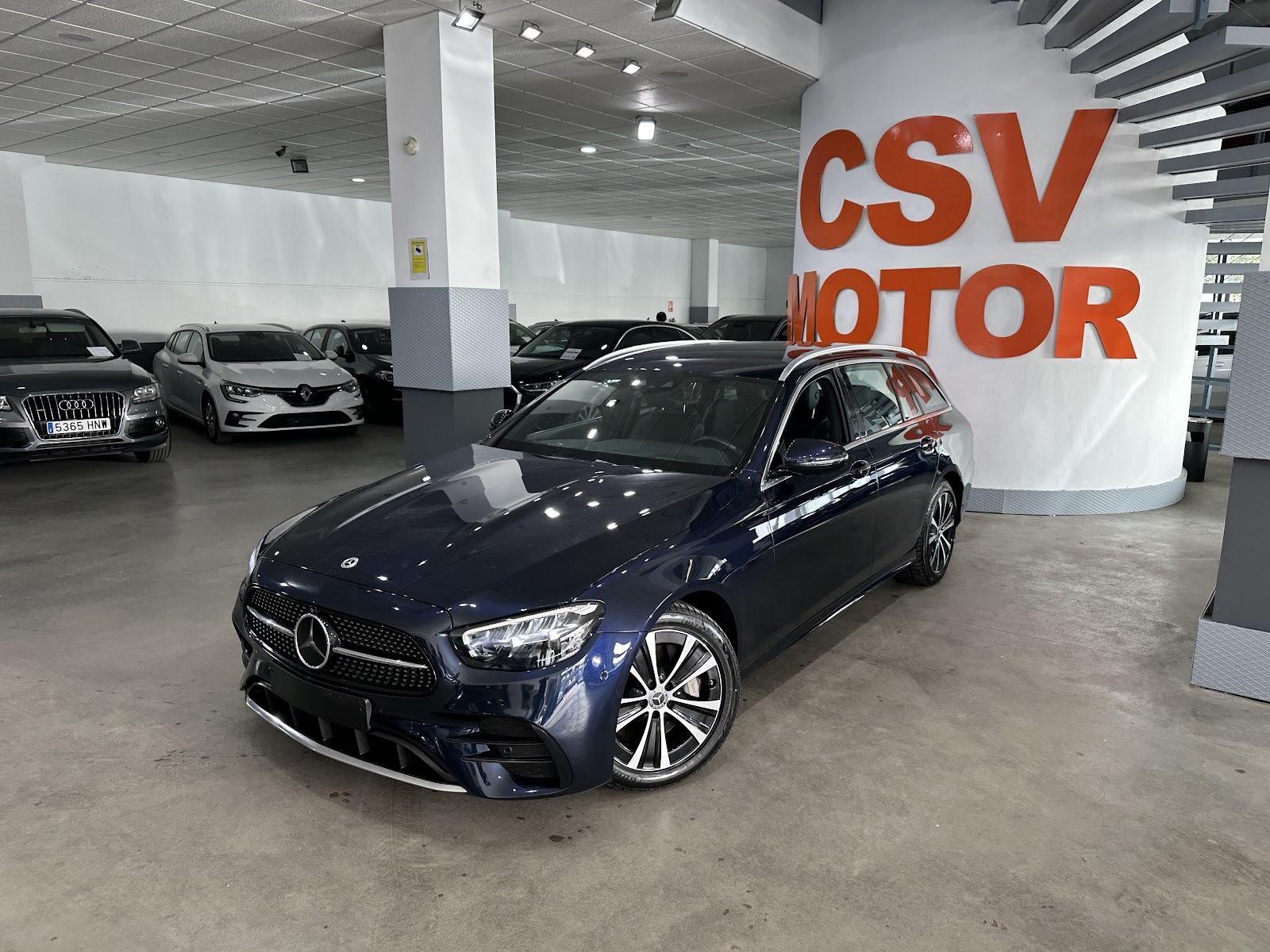 Foto 3 de Mercedes-Benz Clase E 2022 en venta en CSV Motor VALDEFUENTES · color Azul