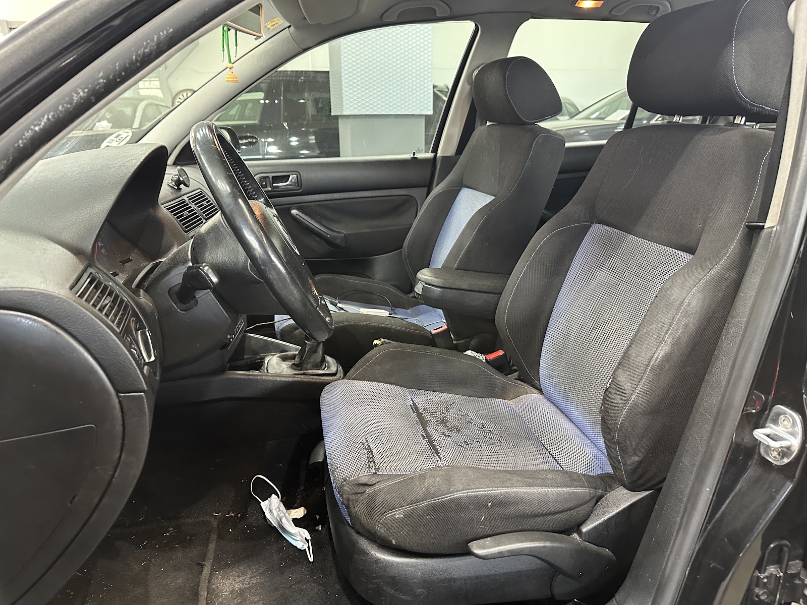 Foto 9 de VOLKSWAGEN GOLF 2001 en venta en CSV Motor VALDEFUENTES