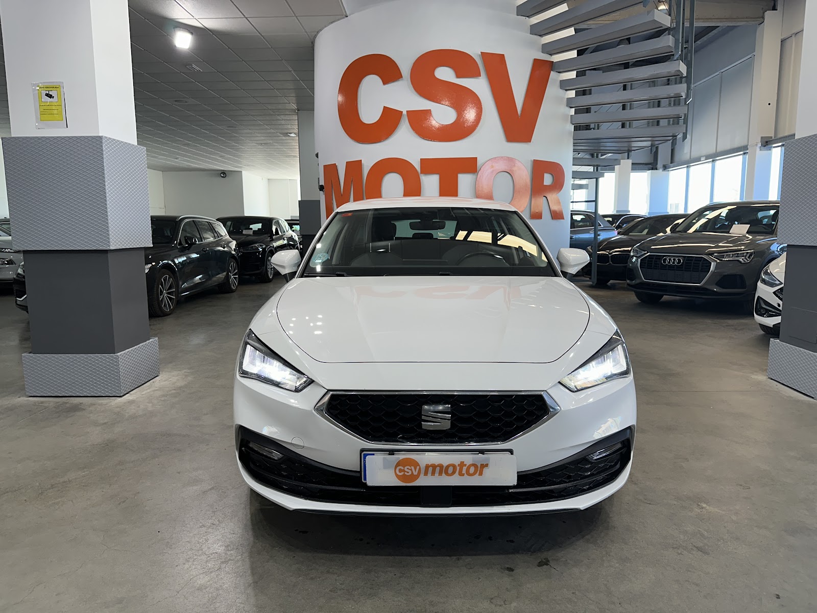 Foto 3 de SEAT LEON 2021 en venta en CSV Motor VALDEFUENTES