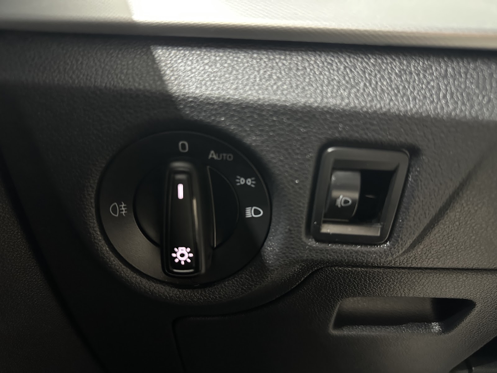 Foto 19 de SKODA KAMIQ 2023 en venta en CSV Motor VALDEFUENTES