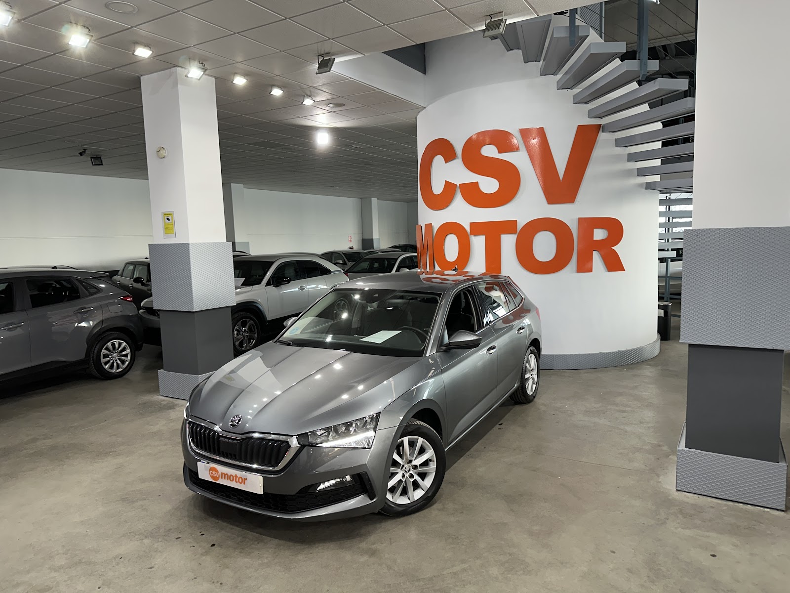 Foto 2 de Škoda Scala 2022 en venta en CSV Motor VALDEFUENTES · color Gris Metalizado