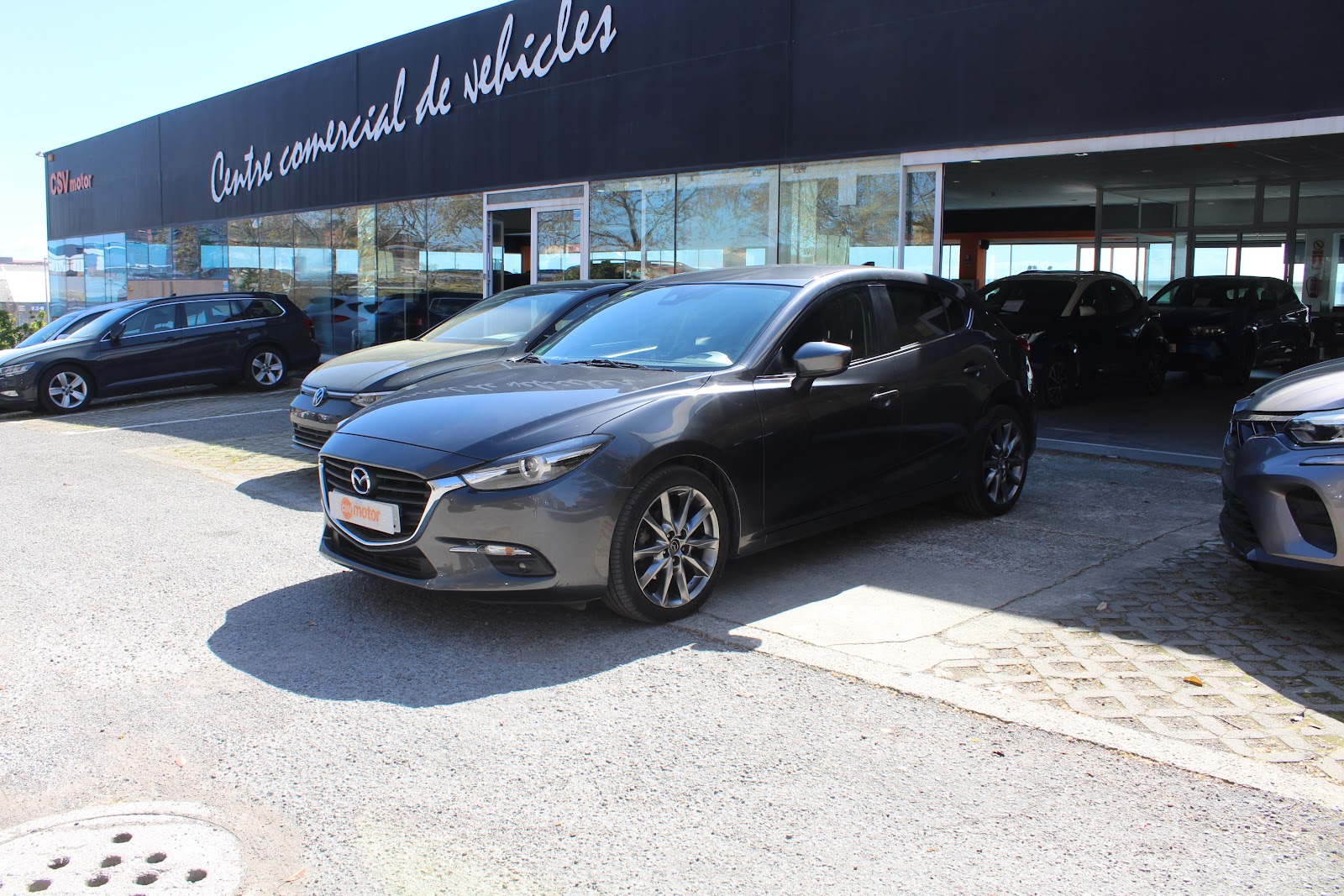 Foto 2 de Mazda Mazda3 2018 en venta en CSV Motor VALDEFUENTES · color Gris