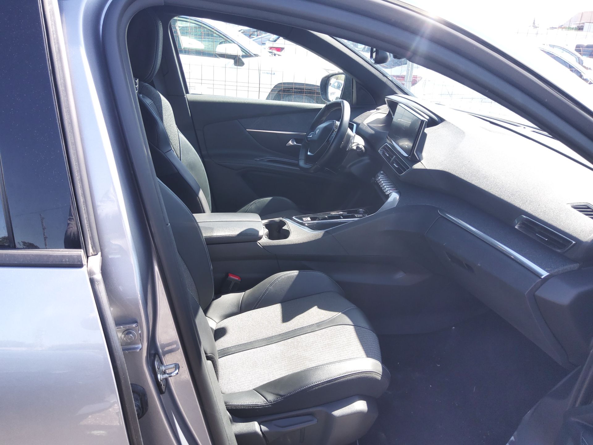 Foto 3 de PEUGEOT 3008 2023 en venta en CSV Motor VALDEFUENTES