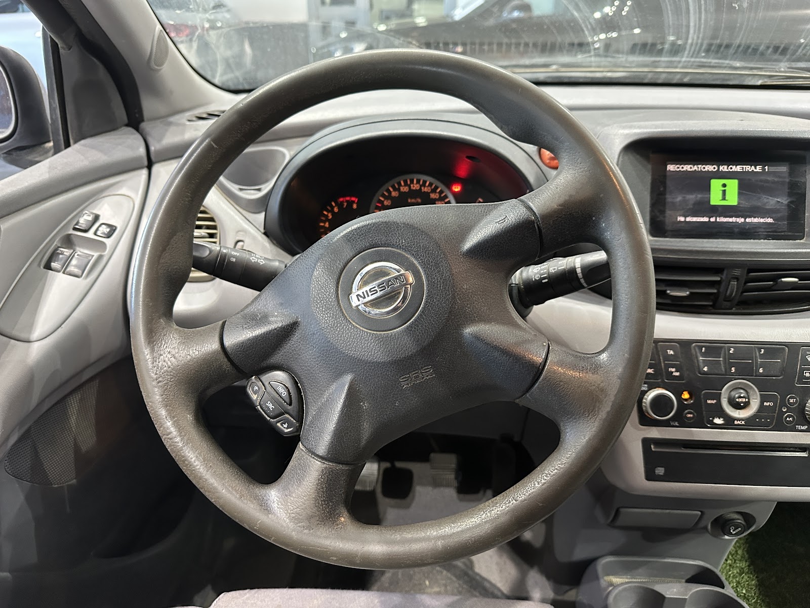 Foto 11 de NISSAN TINO 2004 en venta en CSV Motor VALDEFUENTES