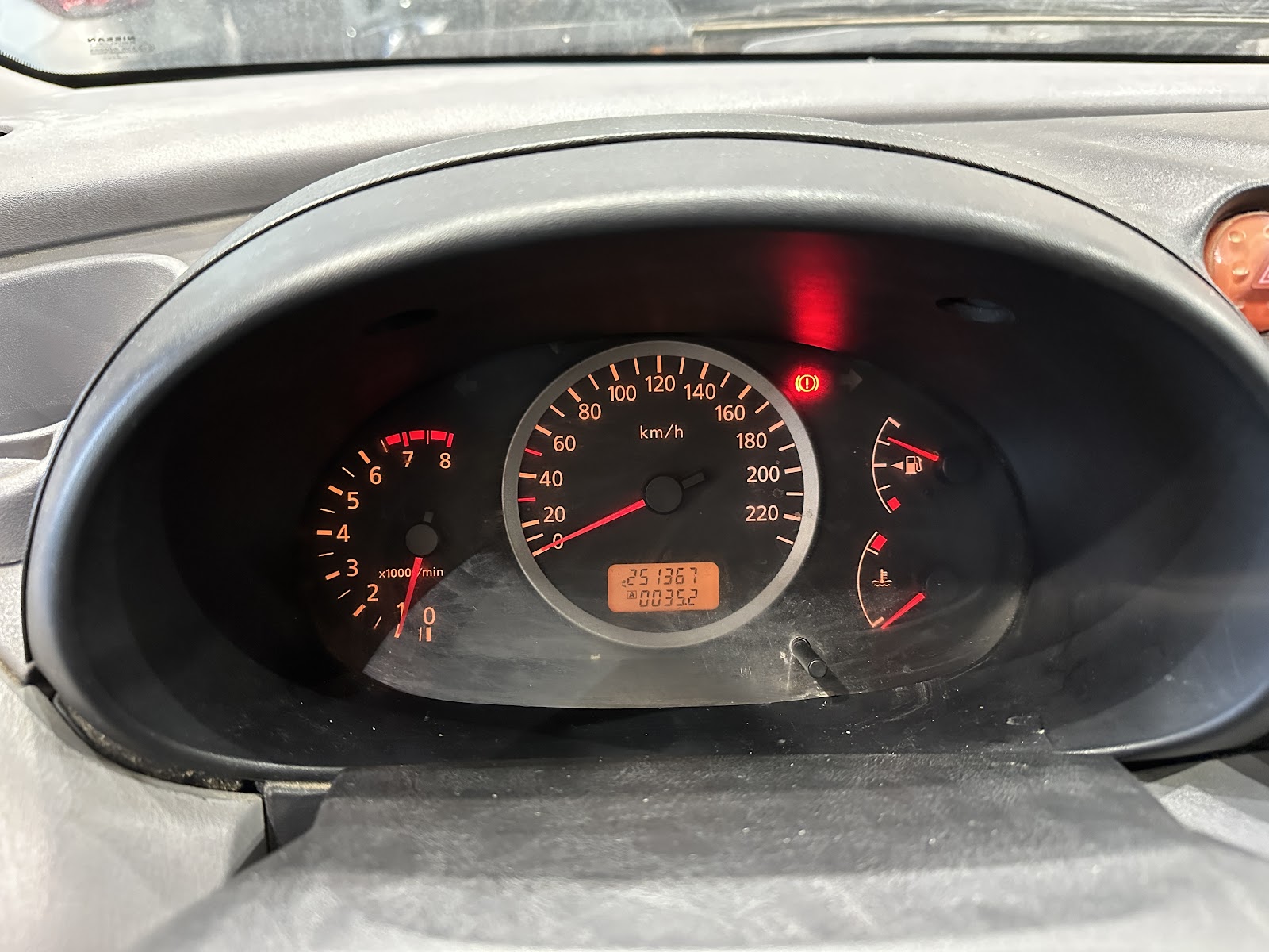 Foto 12 de NISSAN TINO 2004 en venta en CSV Motor VALDEFUENTES