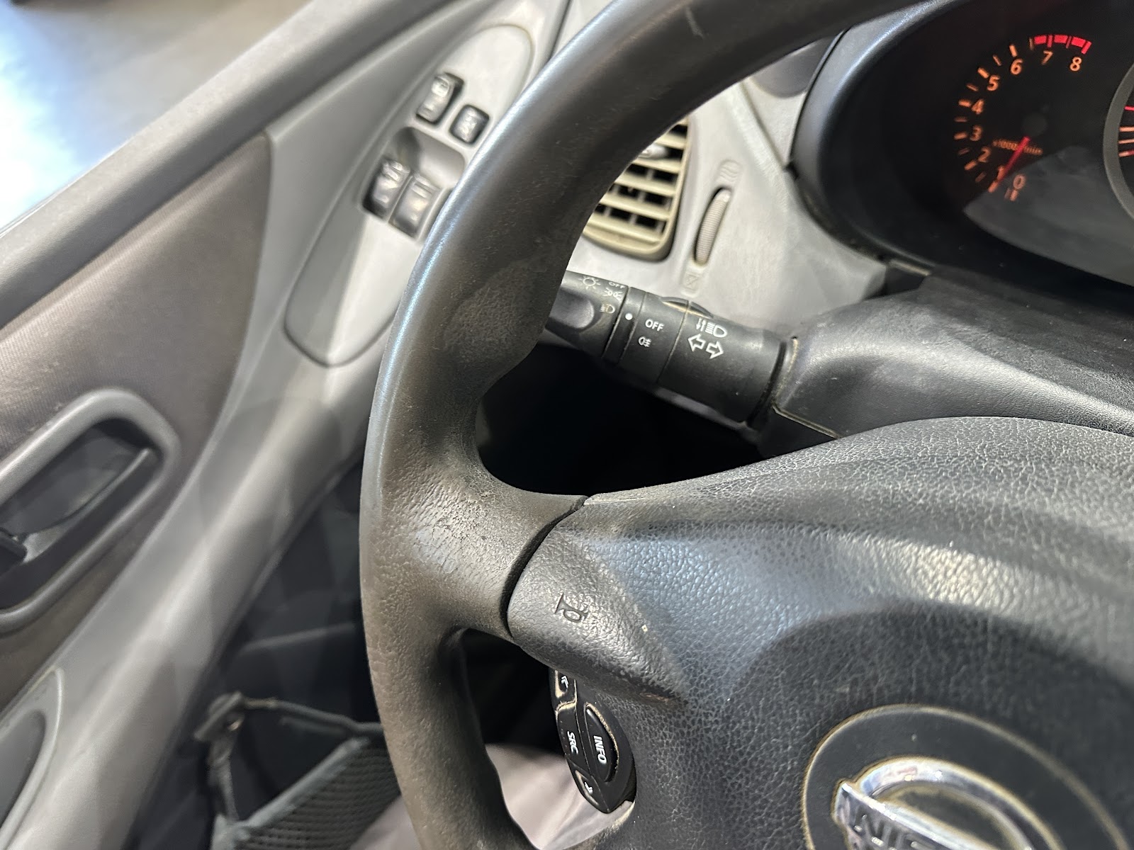 Foto 16 de NISSAN TINO 2004 en venta en CSV Motor VALDEFUENTES