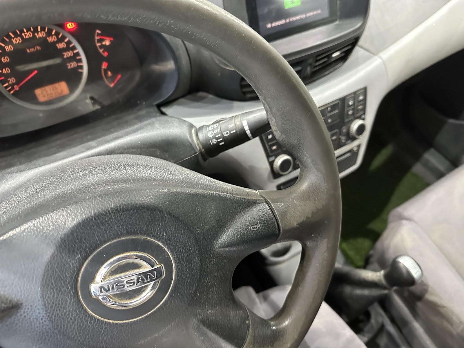 Foto 17 de NISSAN TINO 2004 en venta en CSV Motor VALDEFUENTES