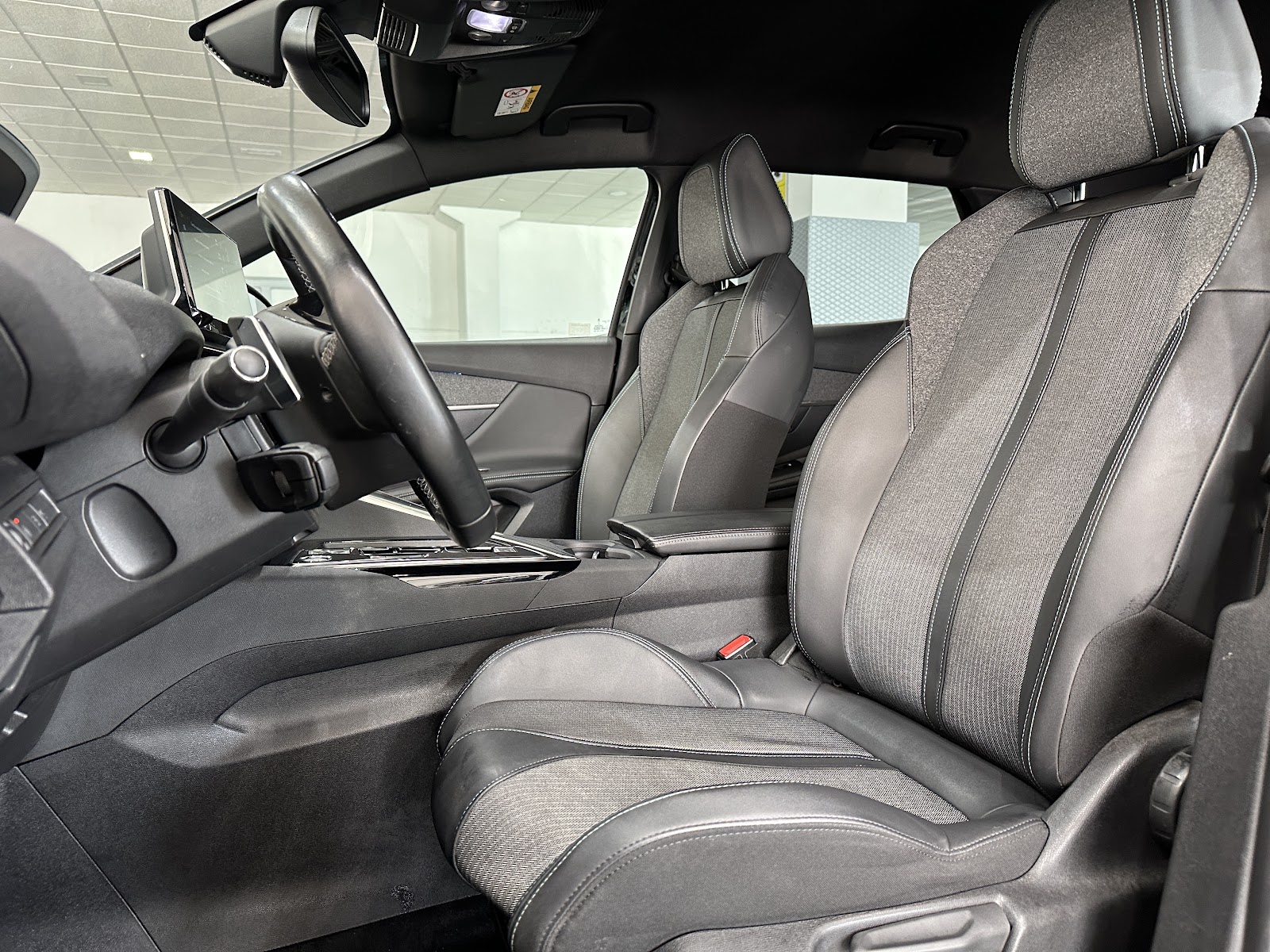 Foto 11 de PEUGEOT 3008 1.6HYBRID 225CV ALLURE PACK 2023 en venta en CSV Motor VALDEFUENTES