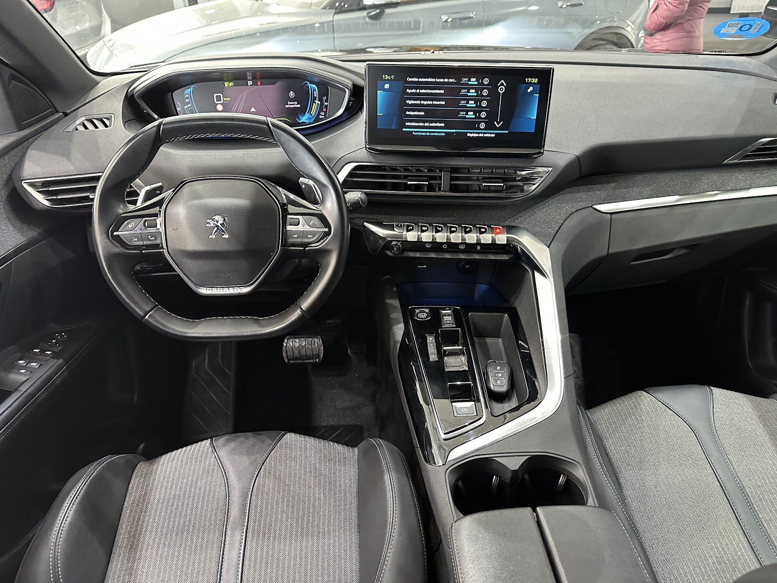 Foto 12 de PEUGEOT 3008 1.6HYBRID 225CV ALLURE PACK 2023 en venta en CSV Motor VALDEFUENTES