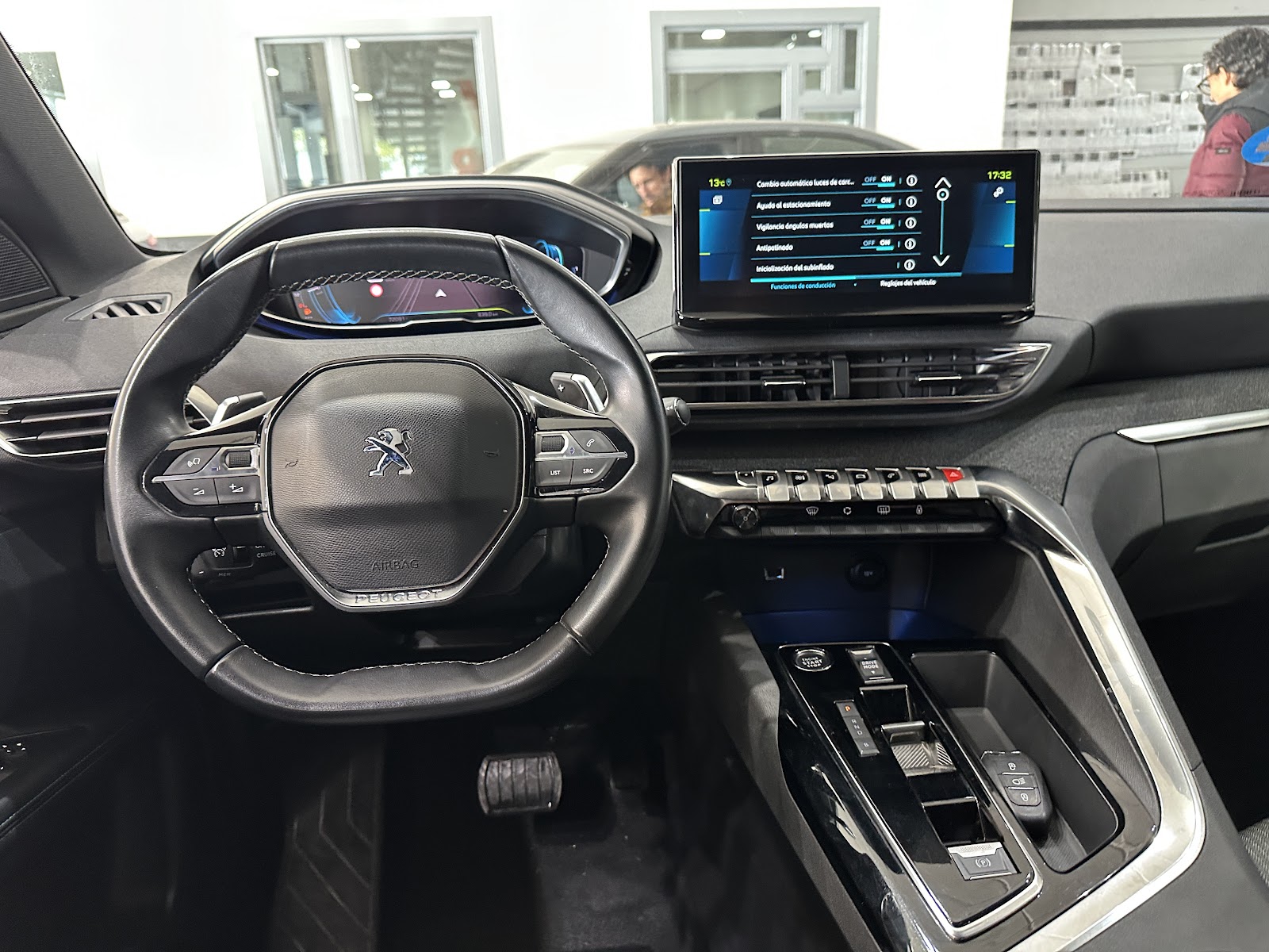 Foto 13 de PEUGEOT 3008 1.6HYBRID 225CV ALLURE PACK 2023 en venta en CSV Motor VALDEFUENTES