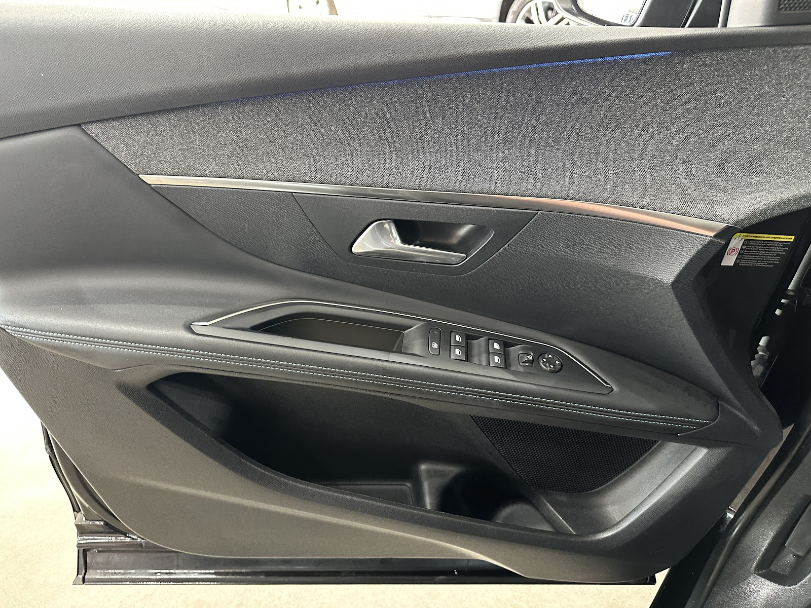 Foto 14 de PEUGEOT 3008 1.6HYBRID 225CV ALLURE PACK 2023 en venta en CSV Motor VALDEFUENTES