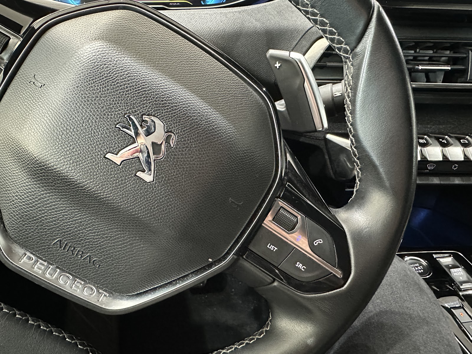 Foto 18 de PEUGEOT 3008 1.6HYBRID 225CV ALLURE PACK 2023 en venta en CSV Motor VALDEFUENTES