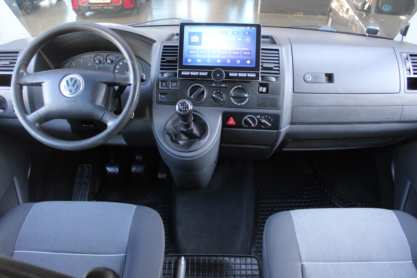 Foto 11 de VOLKSWAGEN MULTIVAN 2007 en venta en CSV Motor VALDEFUENTES