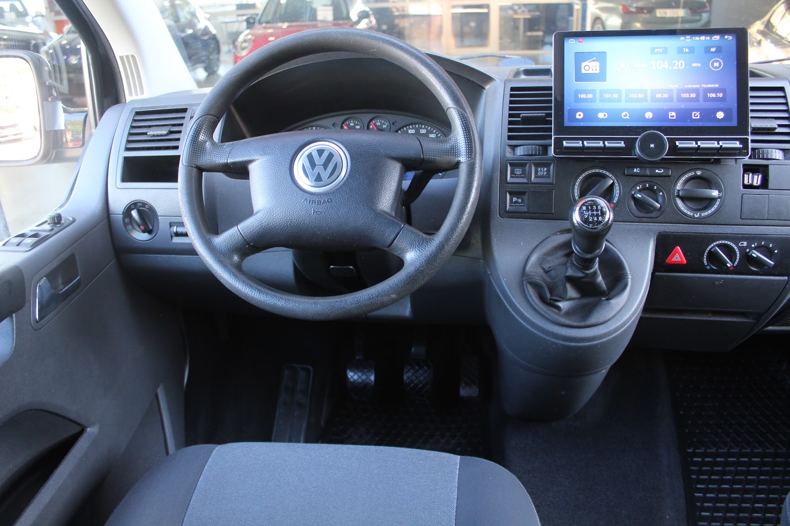 Foto 12 de VOLKSWAGEN MULTIVAN 2007 en venta en CSV Motor VALDEFUENTES