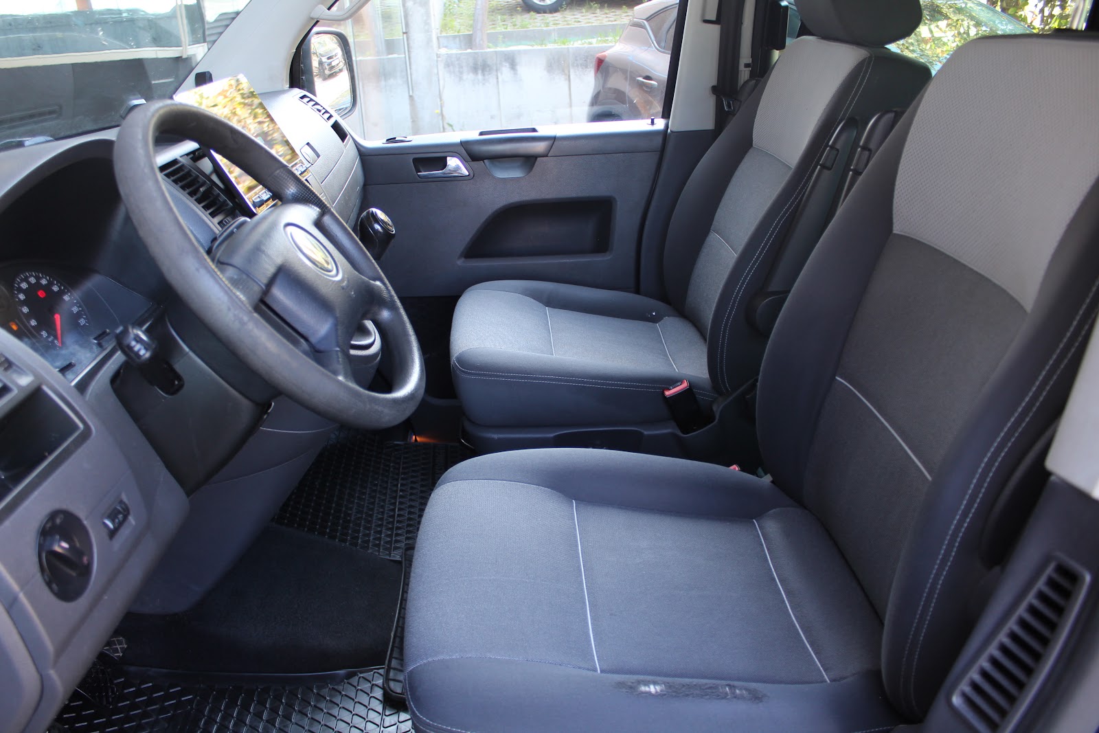 Foto 8 de VOLKSWAGEN MULTIVAN 2007 en venta en CSV Motor VALDEFUENTES