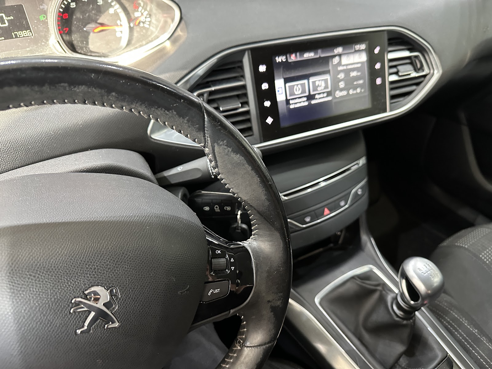 Foto 17 de PEUGEOT 308 2017 en venta en CSV Motor VALDEFUENTES