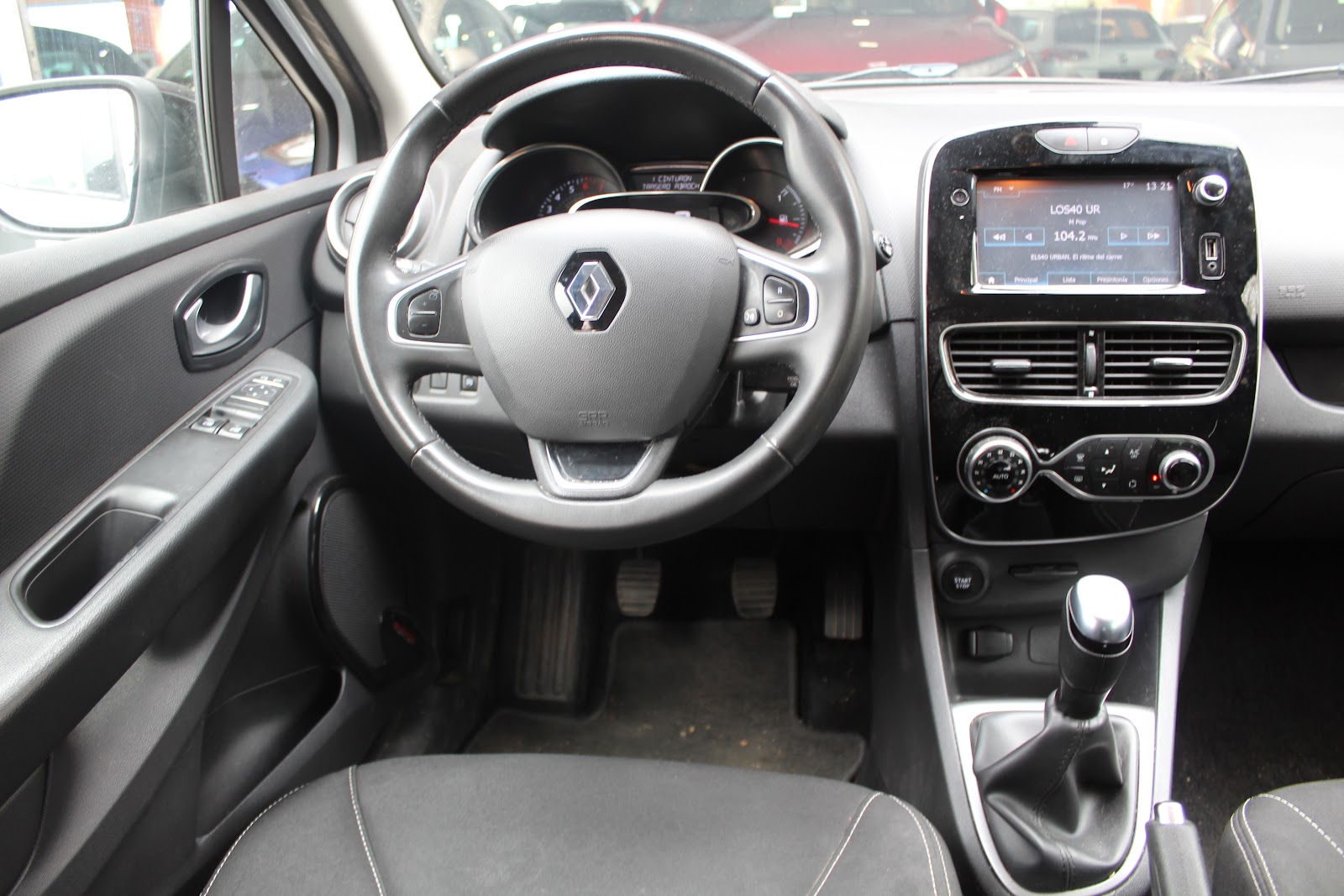 Foto 11 de RENAULT CLIO 2018 en venta en CSV Motor VALDEFUENTES