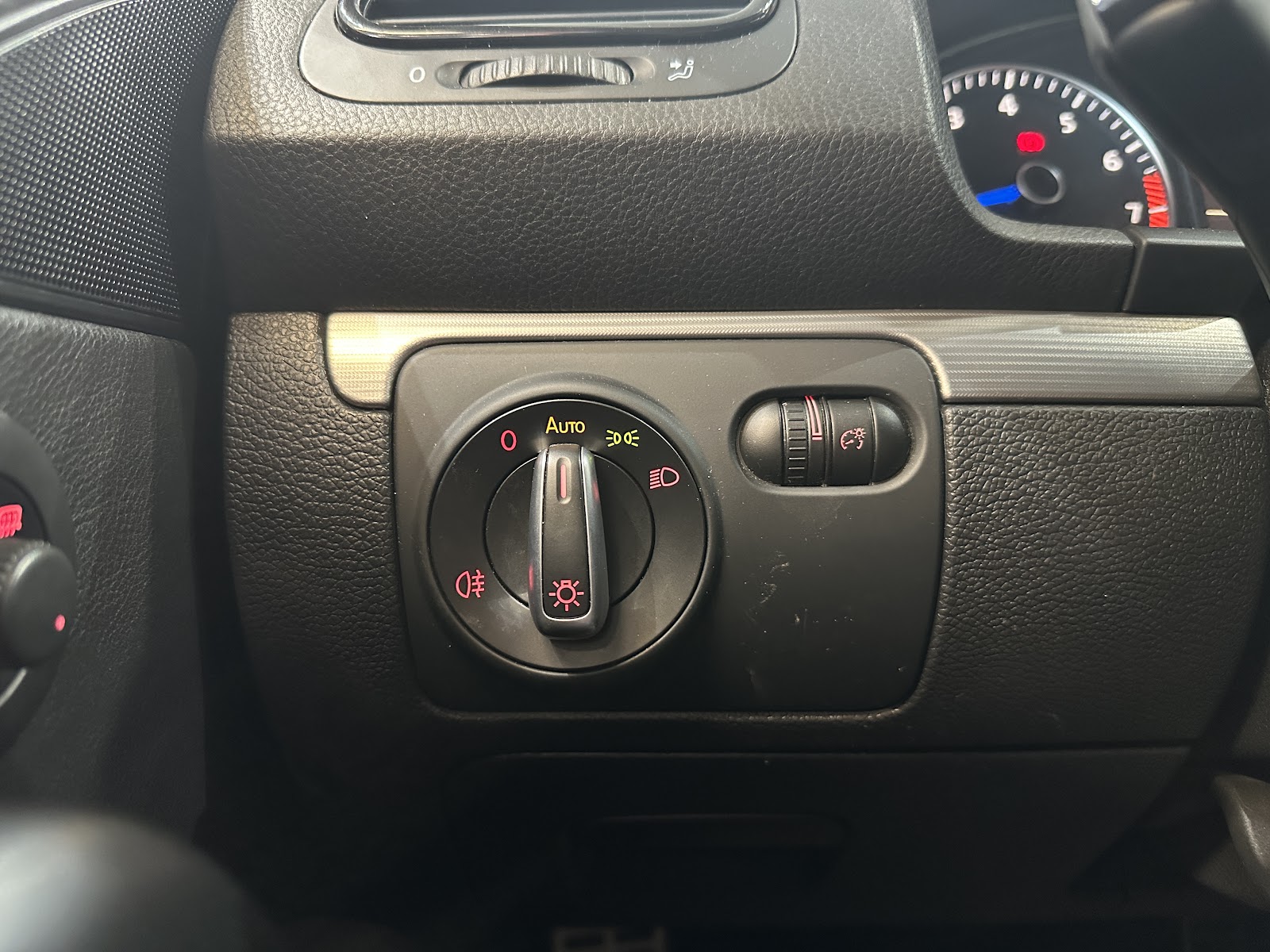 Foto 16 de VOLKSWAGEN SCIROCCO 2013 en venta en CSV Motor VALDEFUENTES