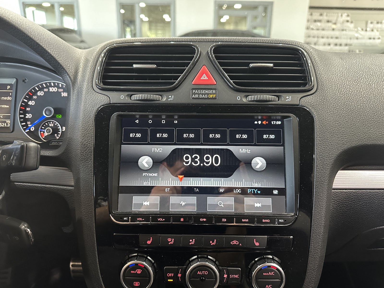 Foto 17 de VOLKSWAGEN SCIROCCO 2013 en venta en CSV Motor VALDEFUENTES