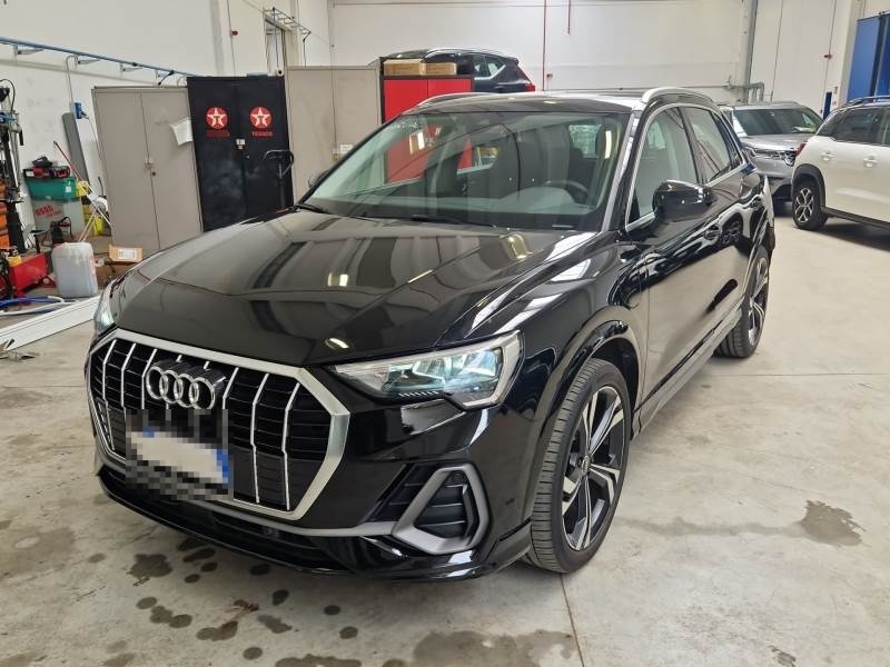 Foto 1 de Audi Q3 2021 en venta en CSV Motor VALDEFUENTES · color Negro Mythos (Metalizado)