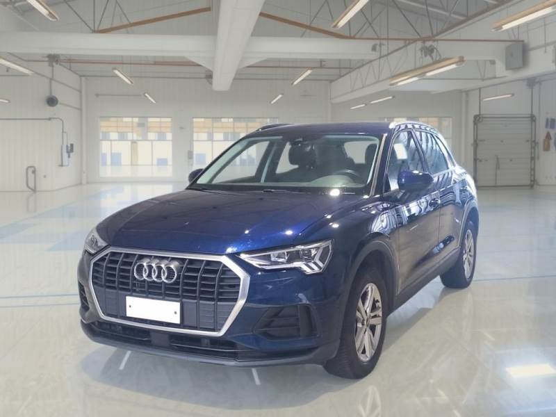 Foto 2 de Audi Q3 2023 en venta en CSV Motor VALDEFUENTES · color Azul Oscuro
