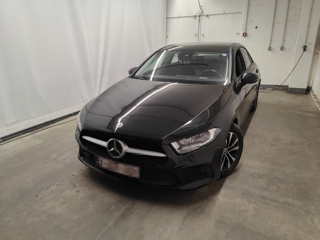 Foto 3 de Mercedes-Benz Clase A 2021 en venta en CSV Motor VALDEFUENTES · color Negro Cosmos Metalizado