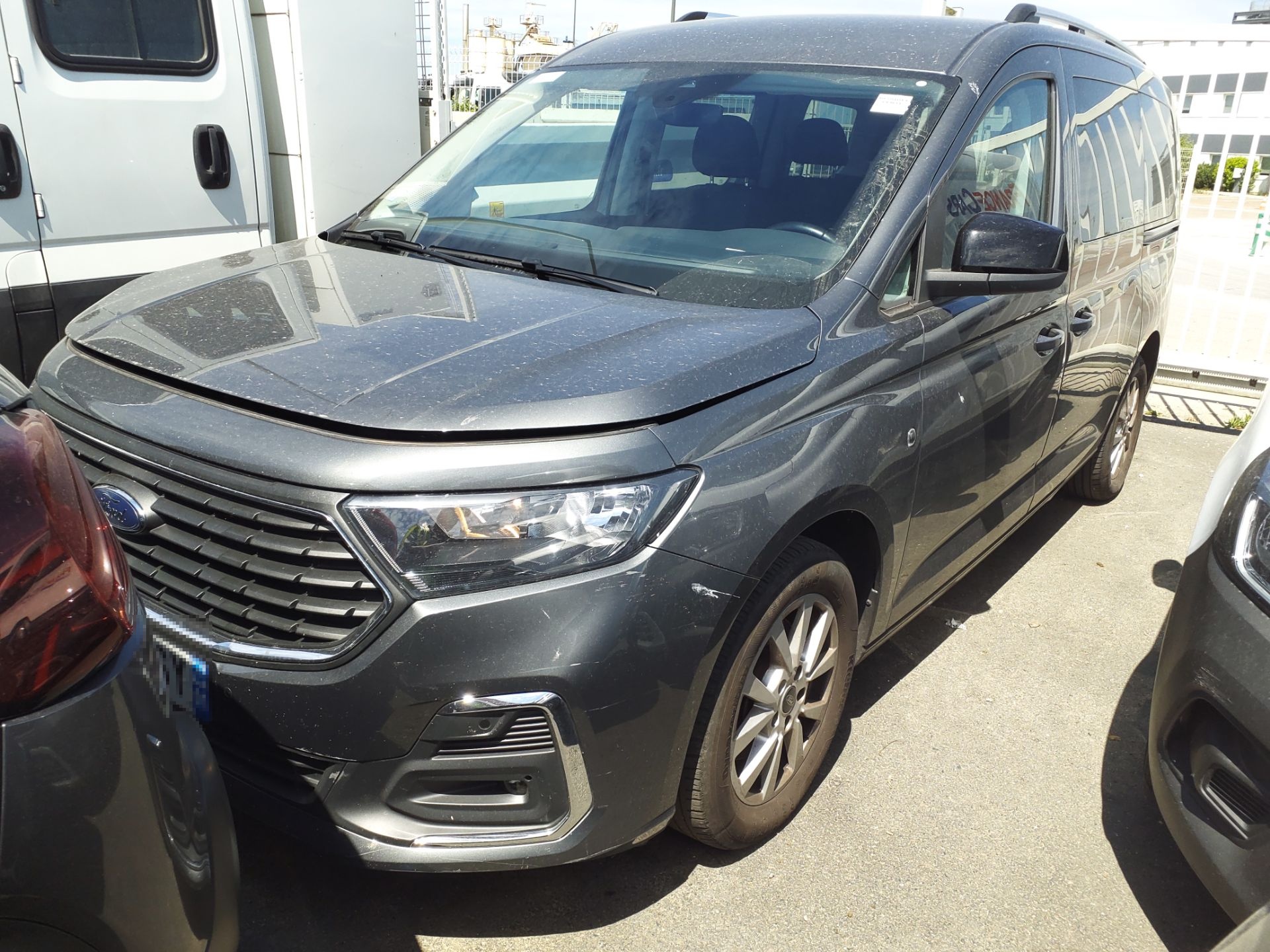 Foto 1 de Ford Grand Tourneo 2023 en venta en CSV Motor VALDEFUENTES · color Gris