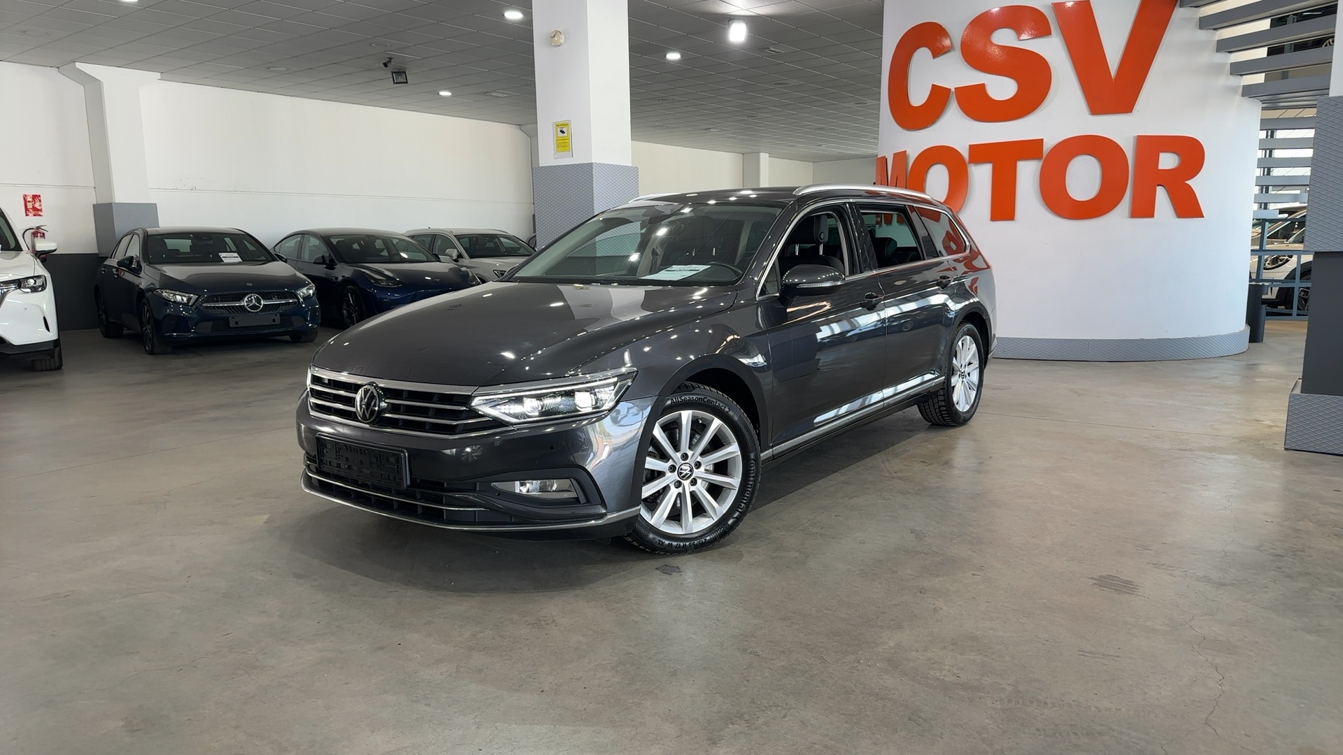 Foto 3 de Volkswagen Passat 2024 en venta en CSV Motor VALDEFUENTES · color Gris